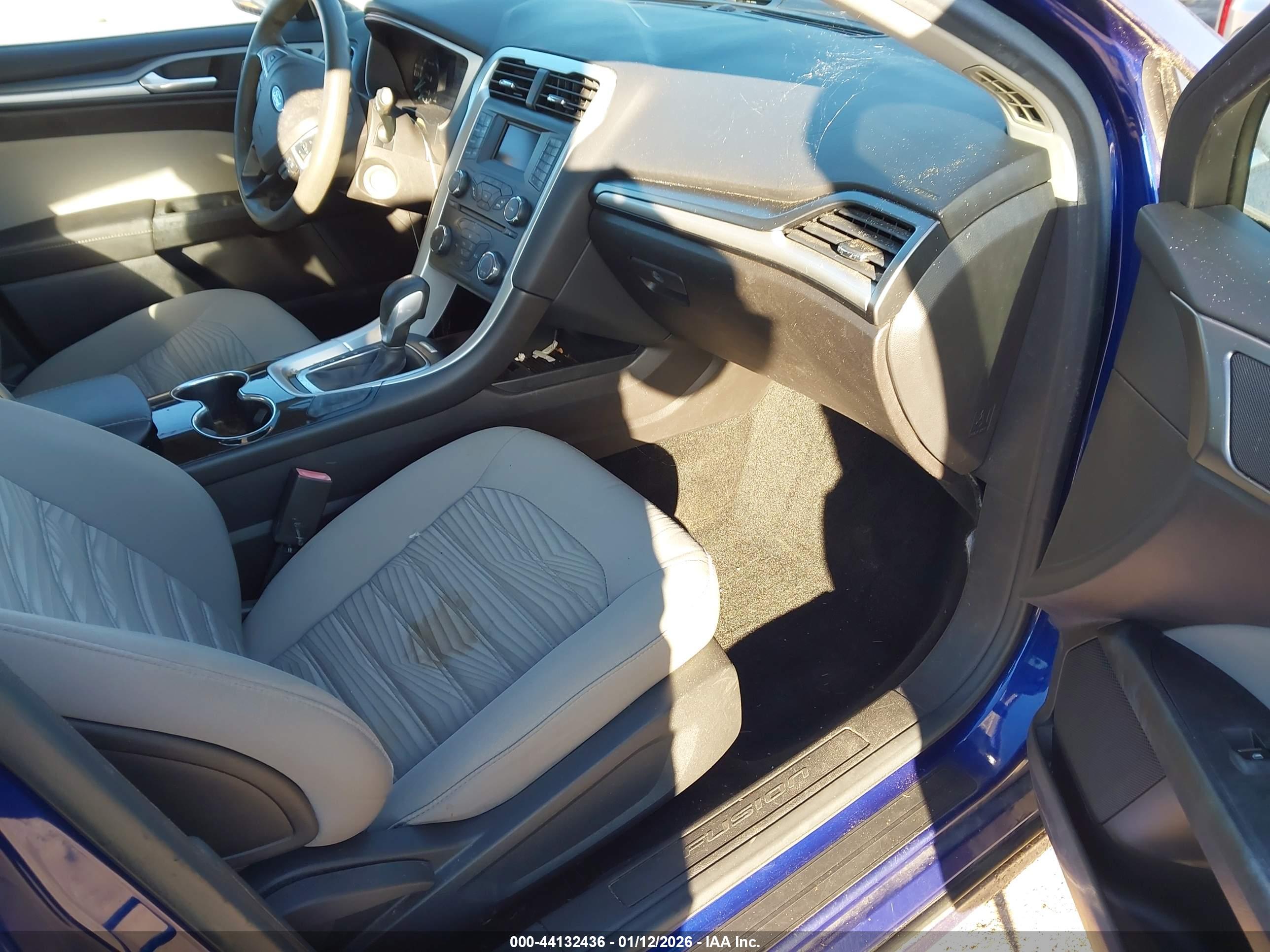 FORD FUSION image 5