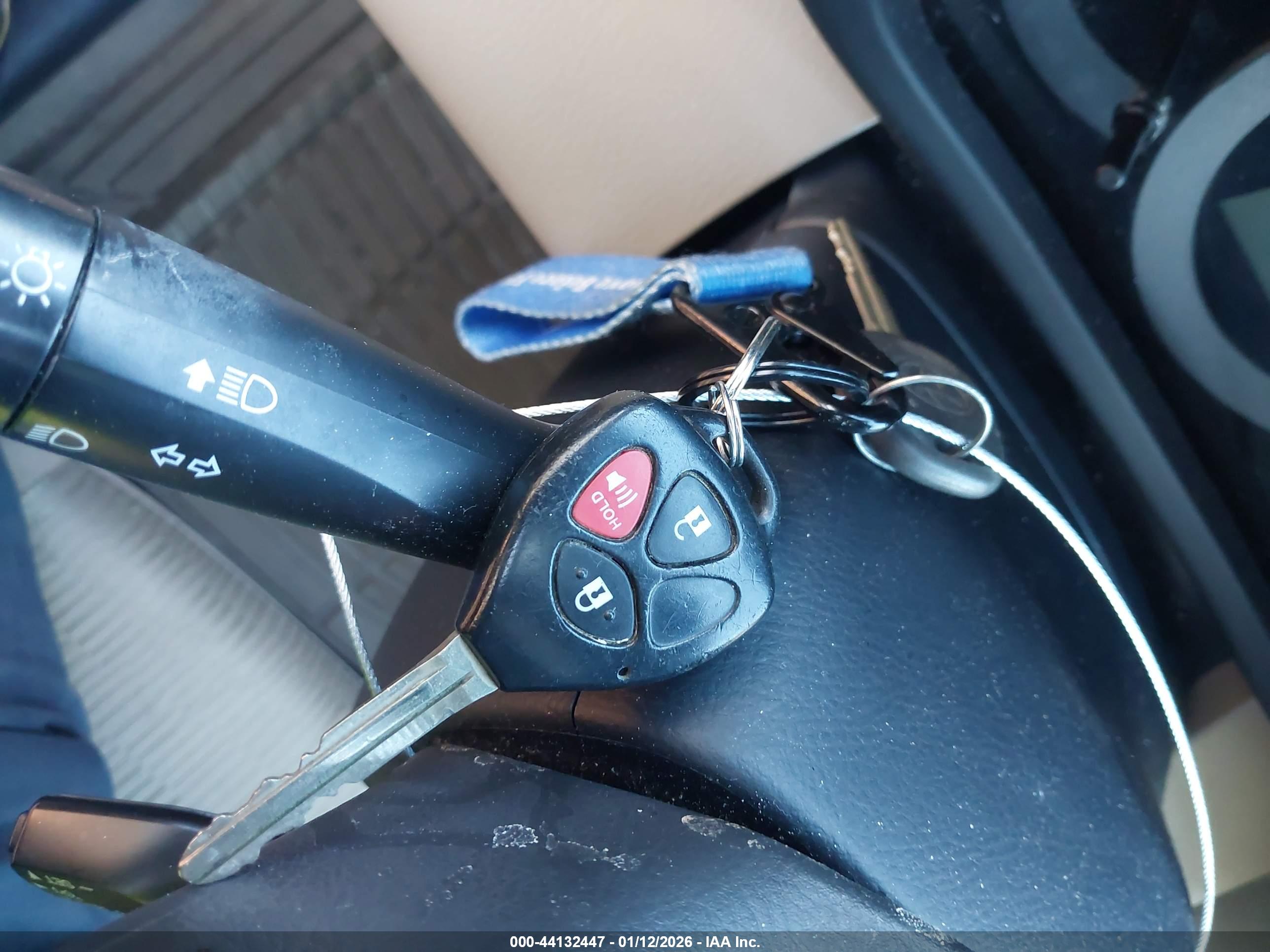 TOYOTA RAV4 image 11