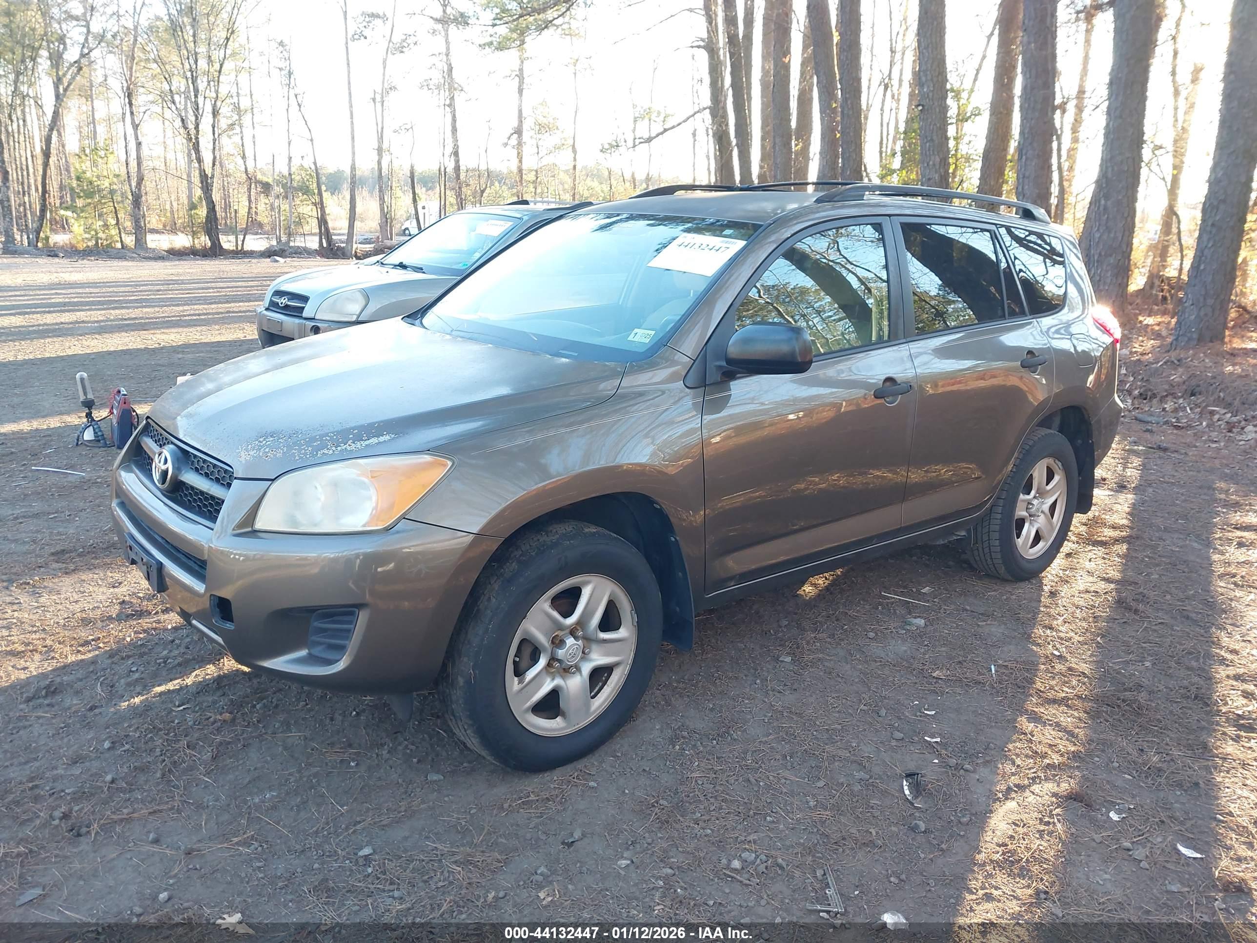 TOYOTA RAV4 image 2