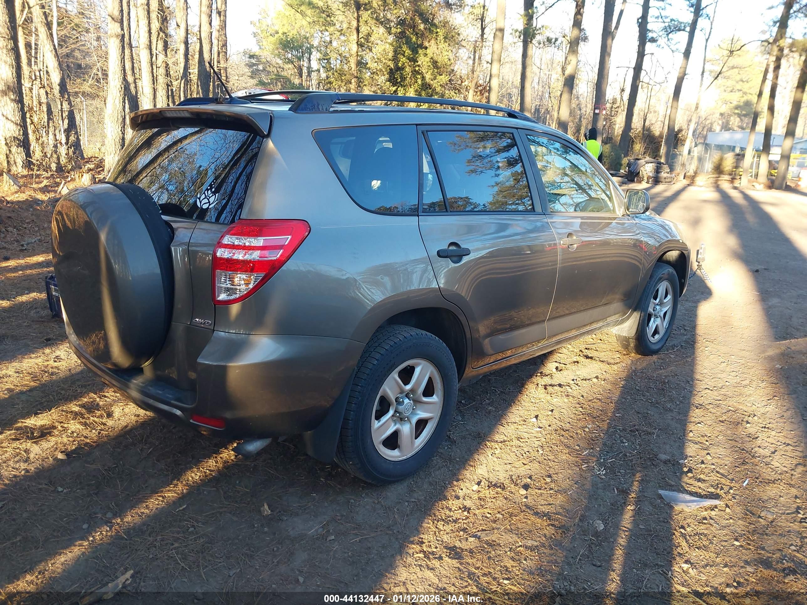 TOYOTA RAV4 image 4