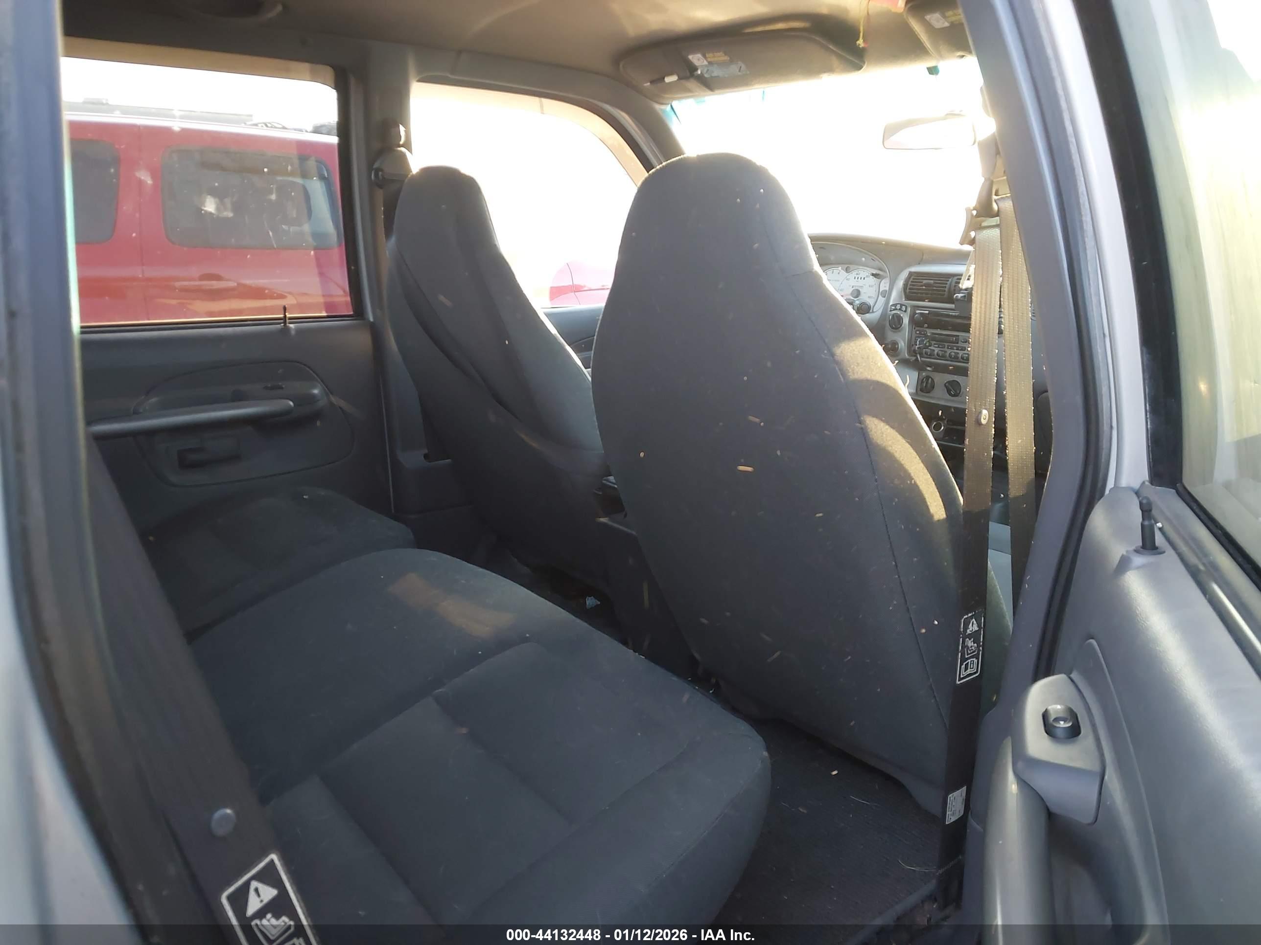 FORD EXPLORER image 8