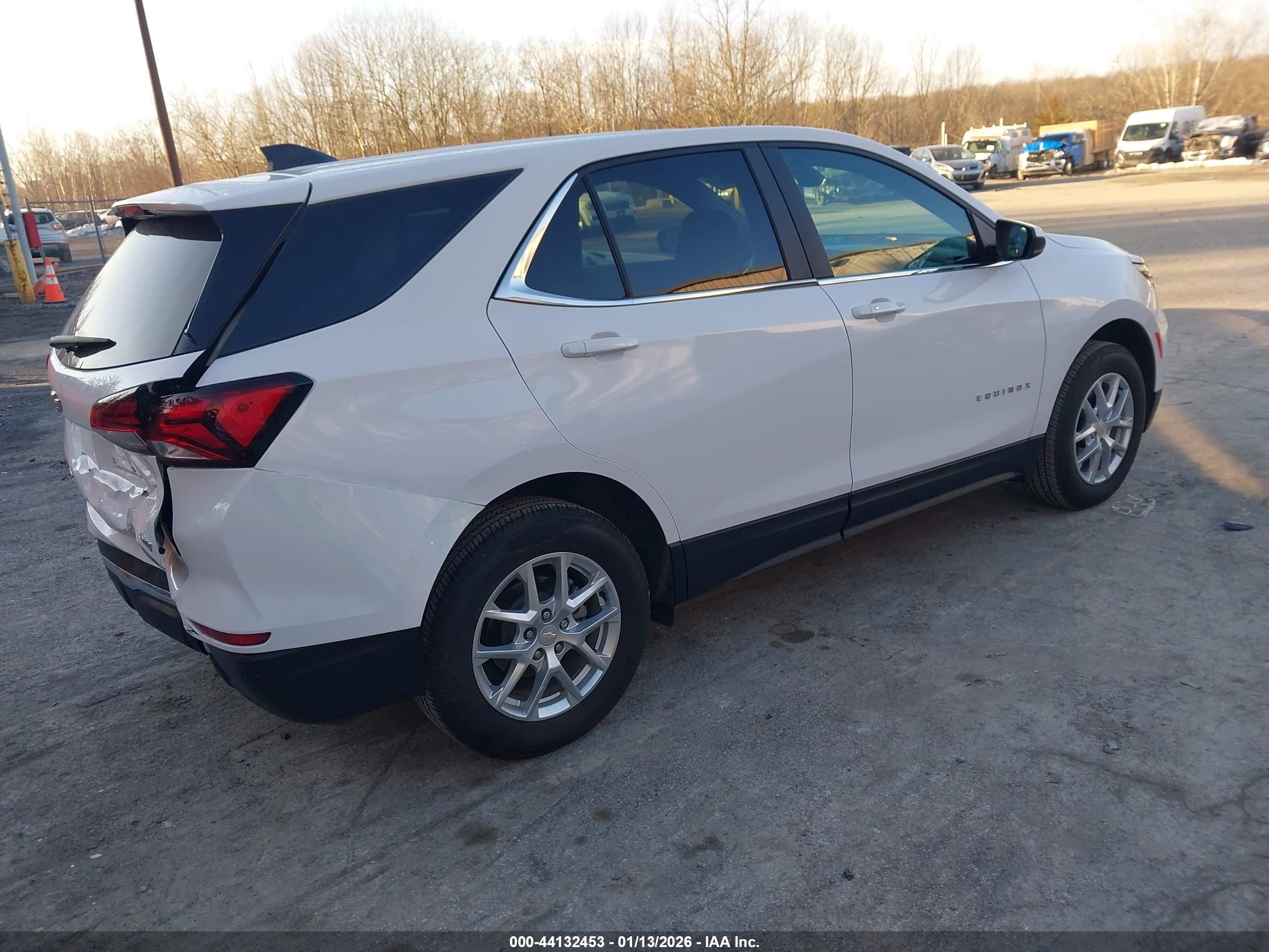 CHEVROLET EQUINOX image 4