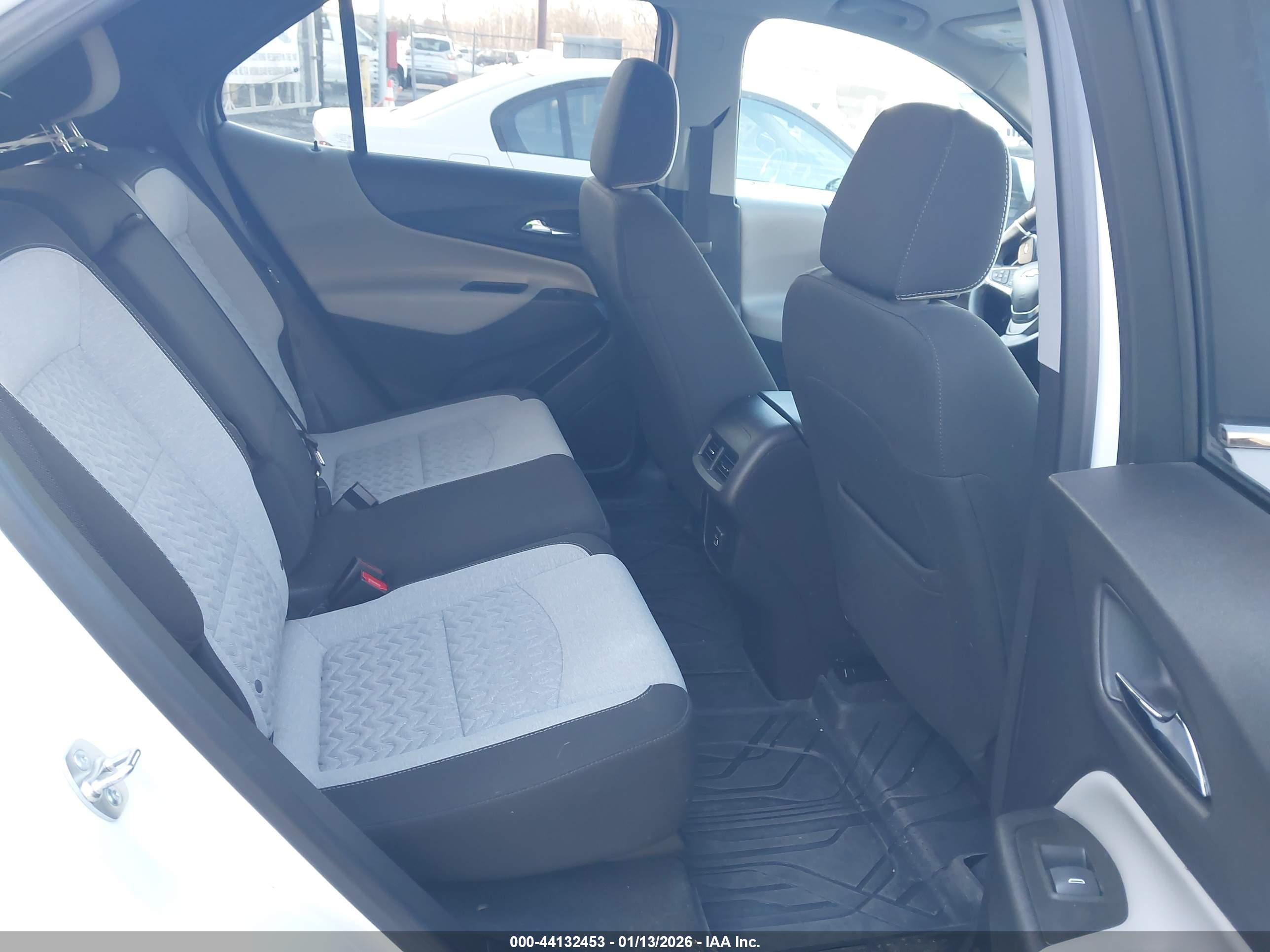 CHEVROLET EQUINOX image 8