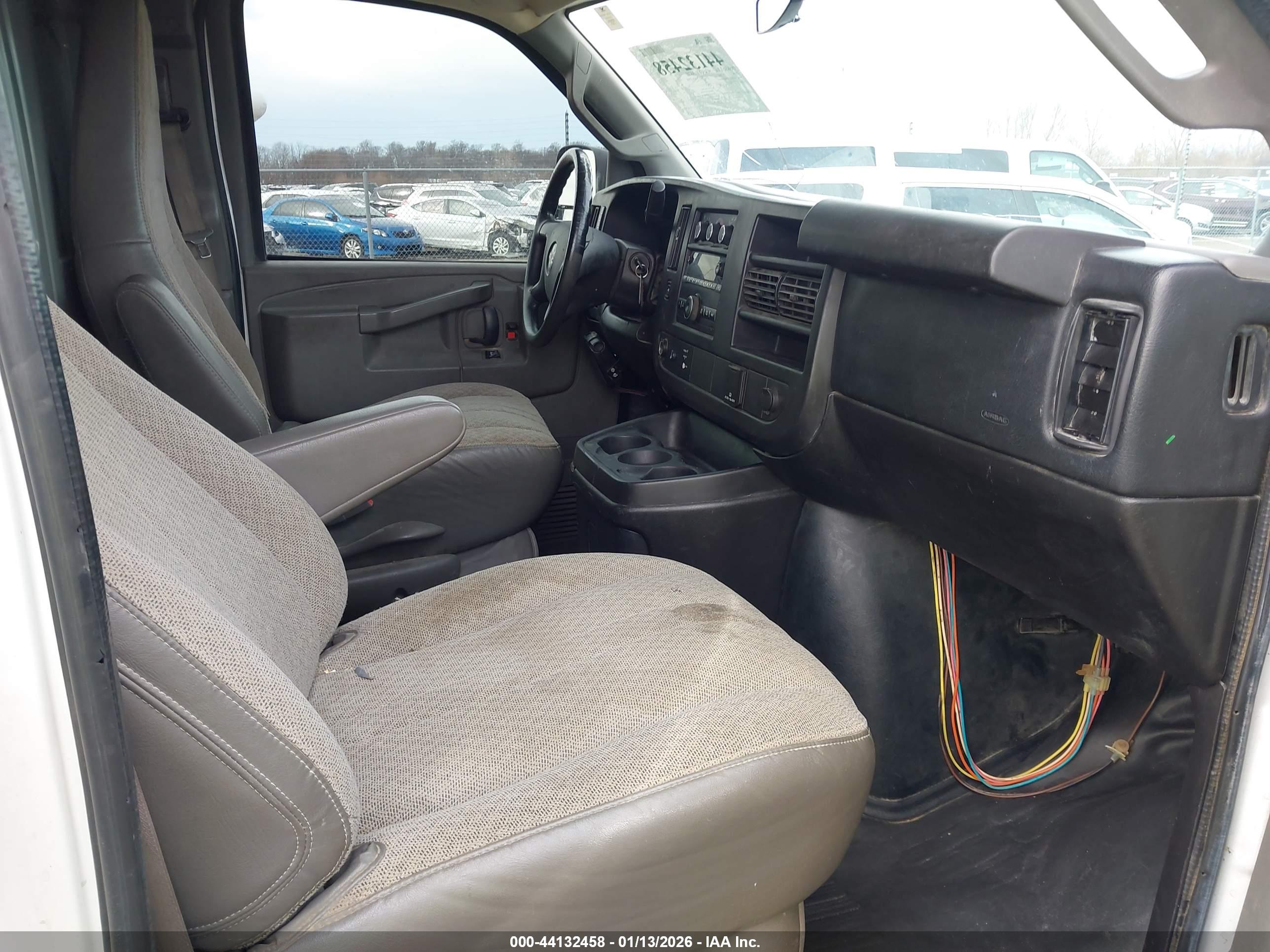 GMC SAVANA image 5