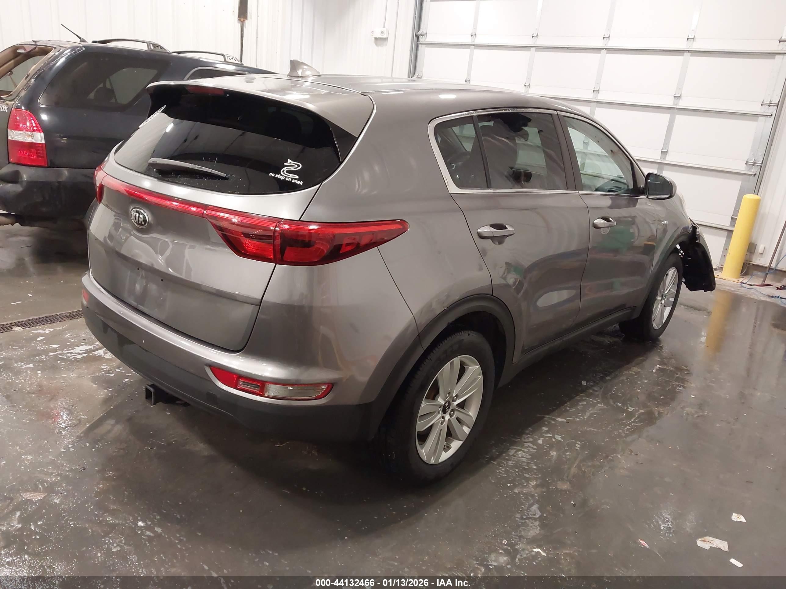 KIA SPORTAGE image 4