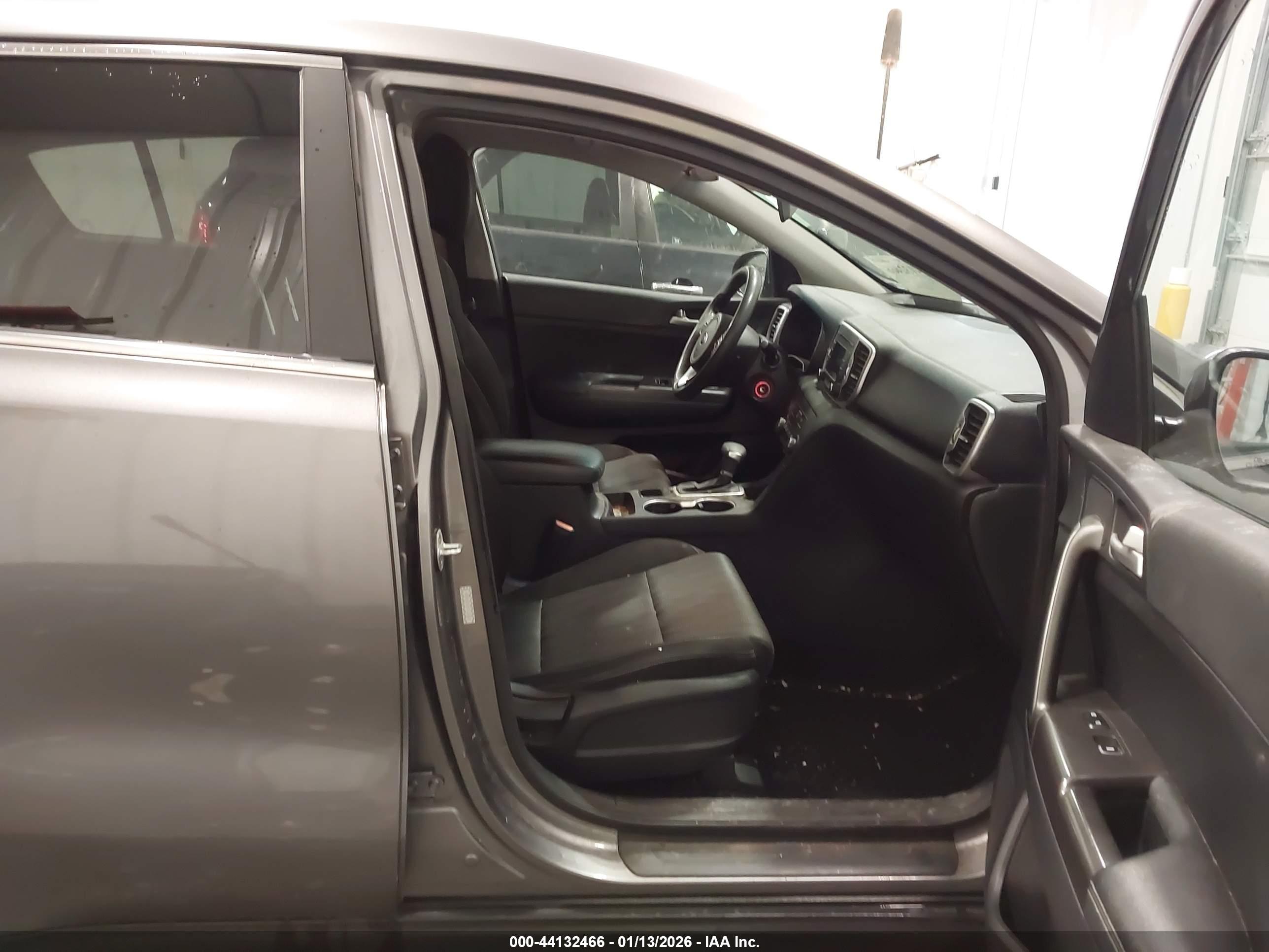 KIA SPORTAGE image 5