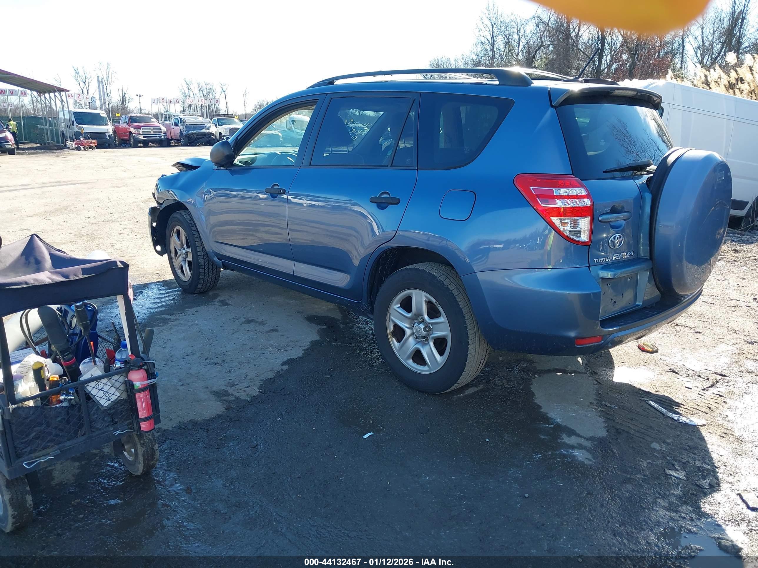 TOYOTA RAV4 image 3