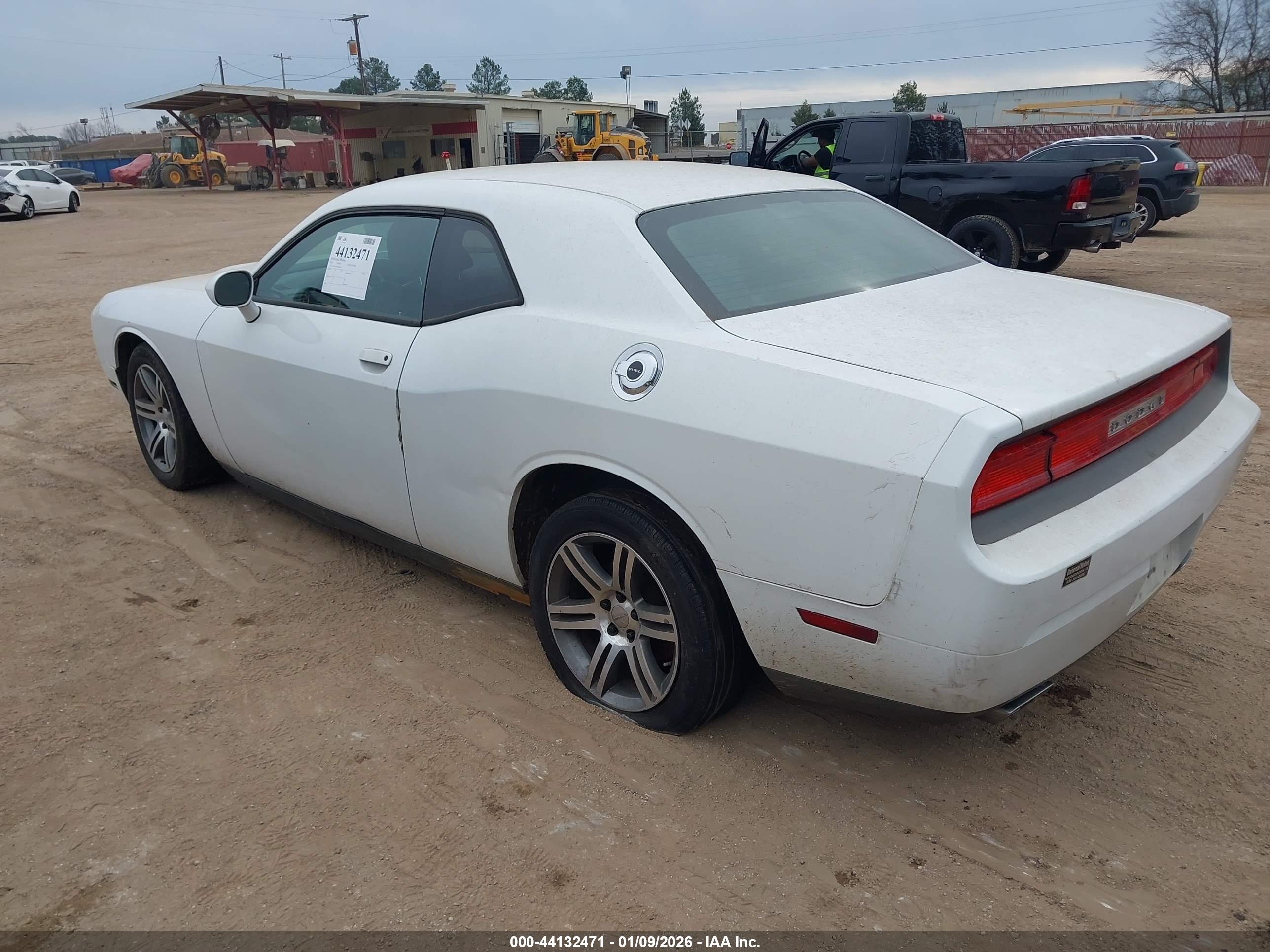 DODGE CHALLENGER image 3