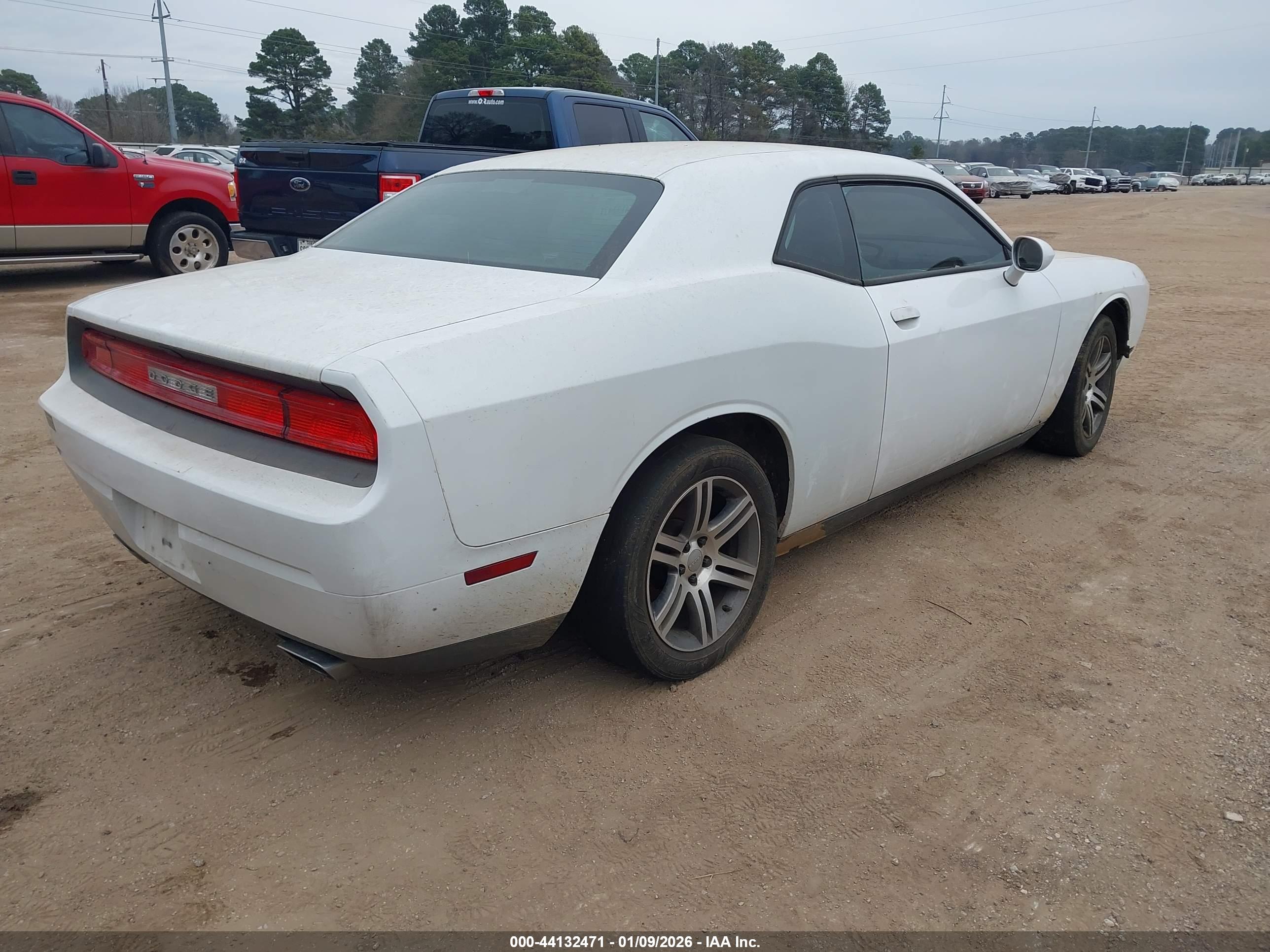 DODGE CHALLENGER image 4