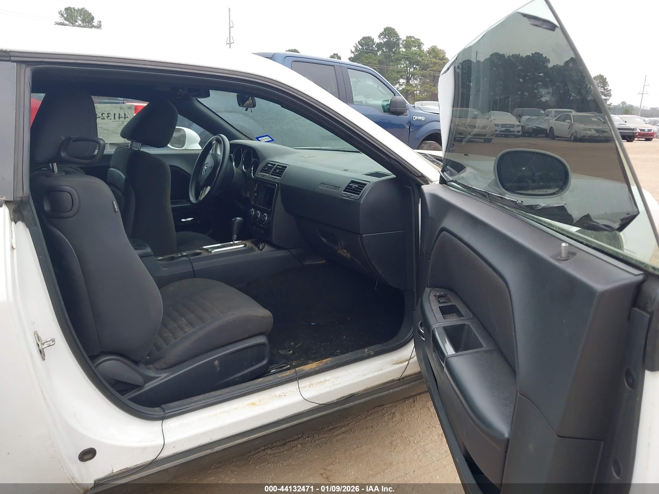DODGE CHALLENGER image 5