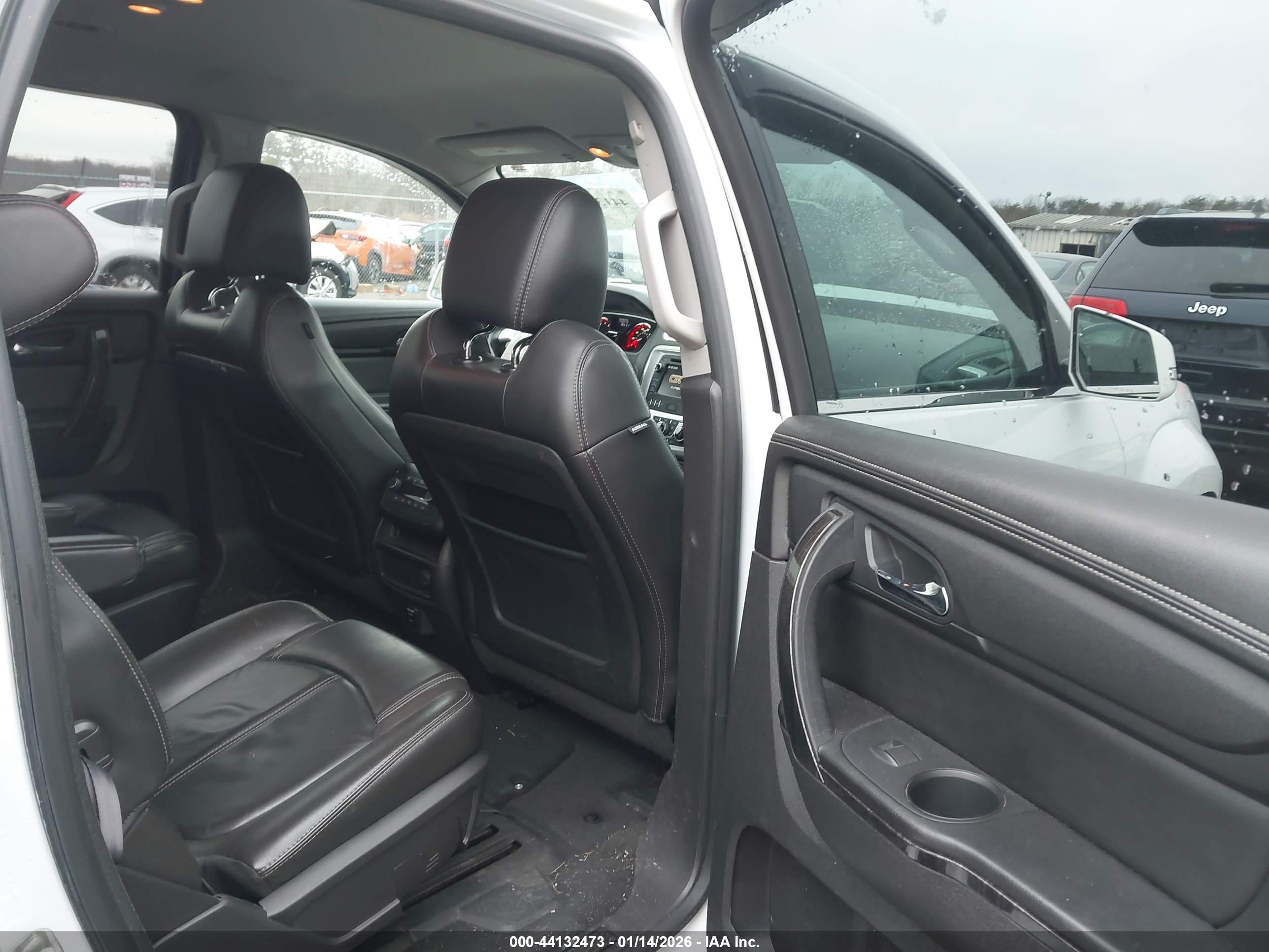 GMC ACADIA image 8