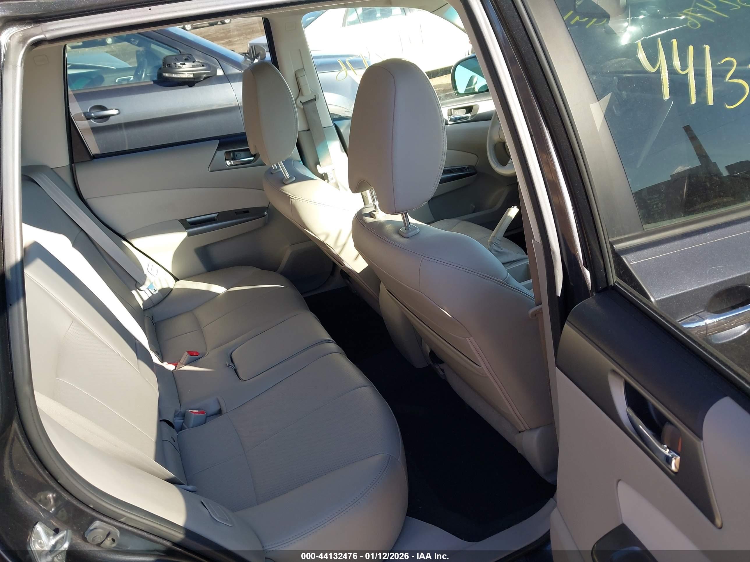 SUBARU FORESTER image 8