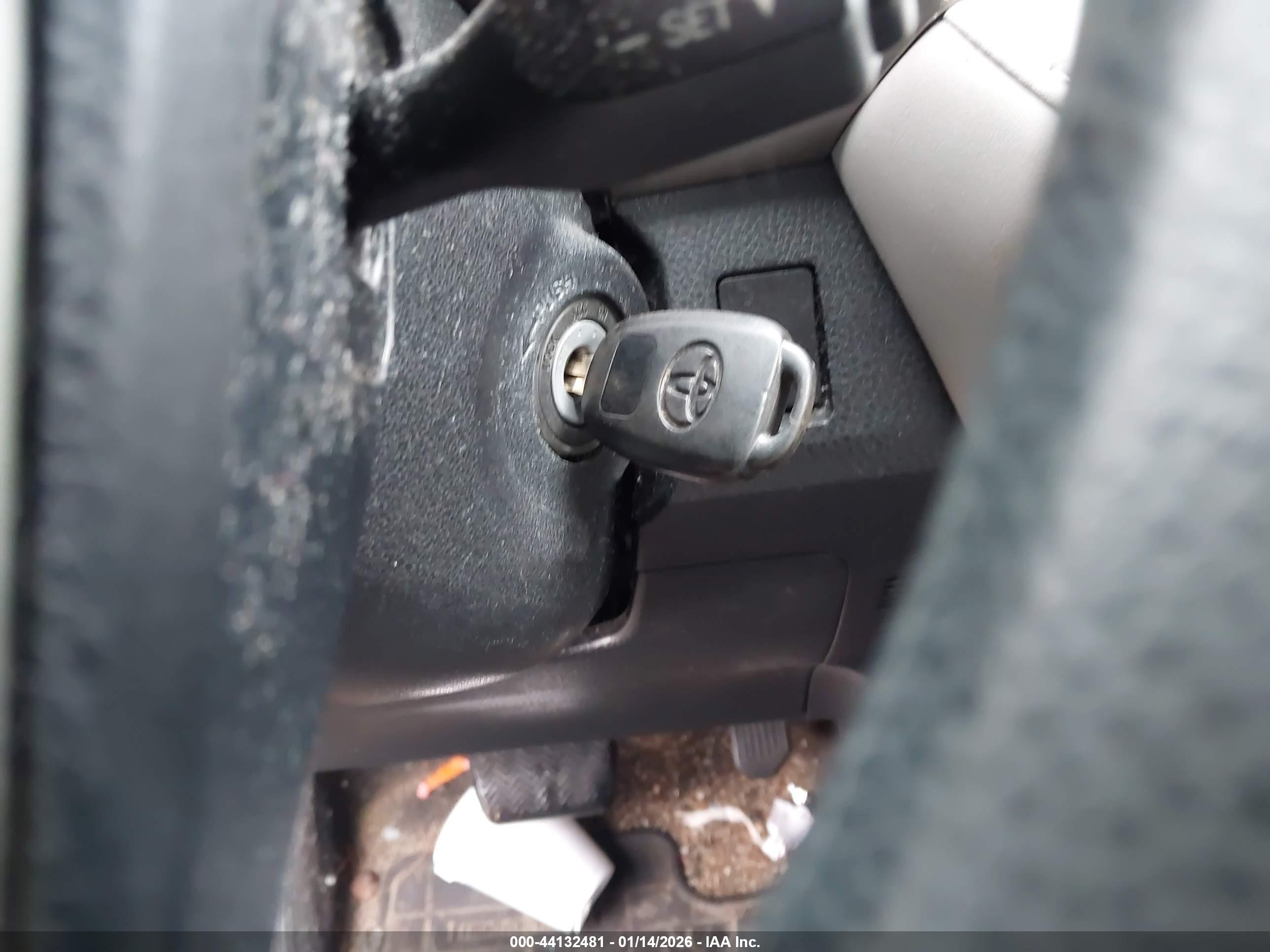 TOYOTA RAV4 image 11