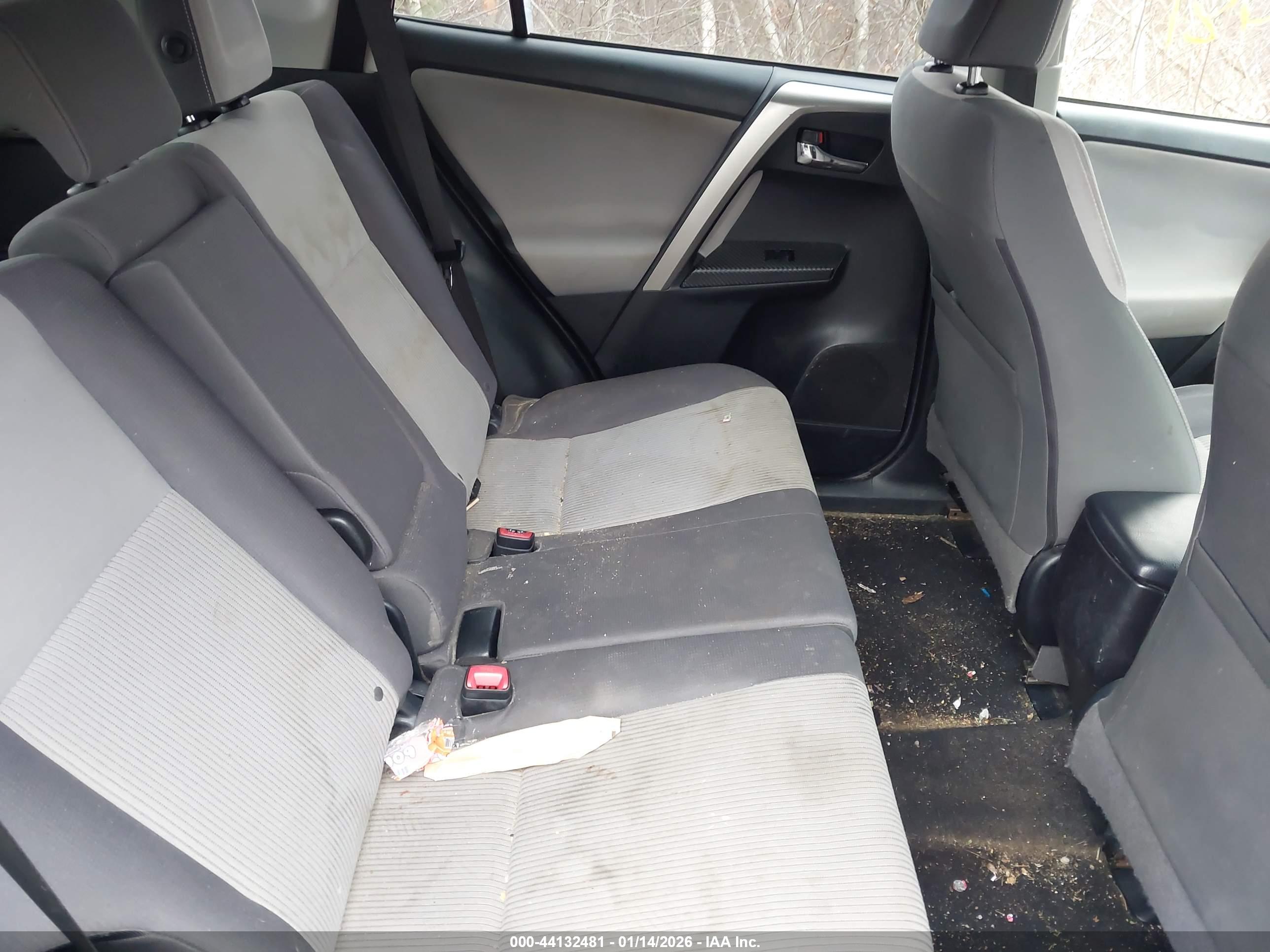 TOYOTA RAV4 image 8