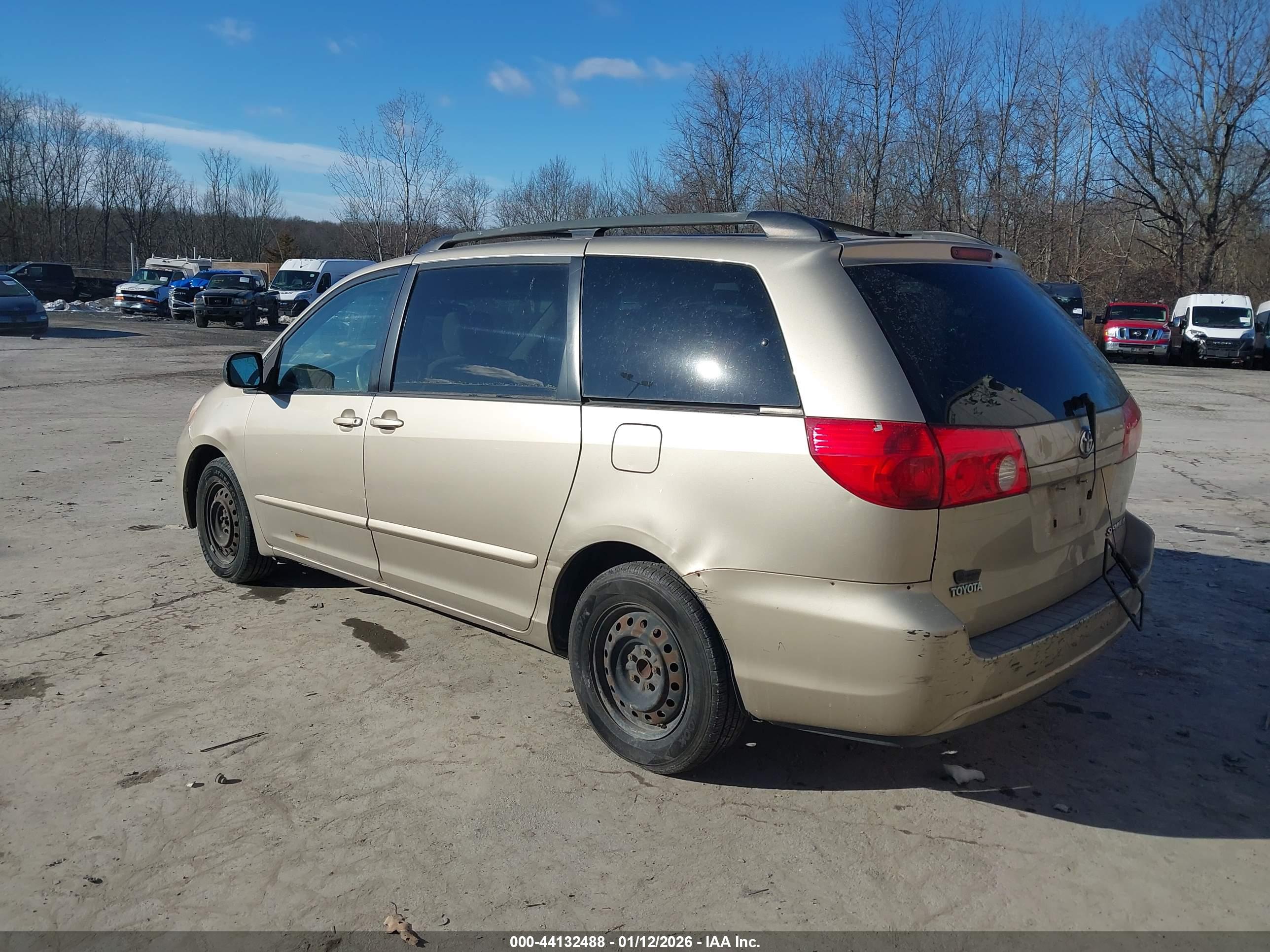 TOYOTA SIENNA image 3
