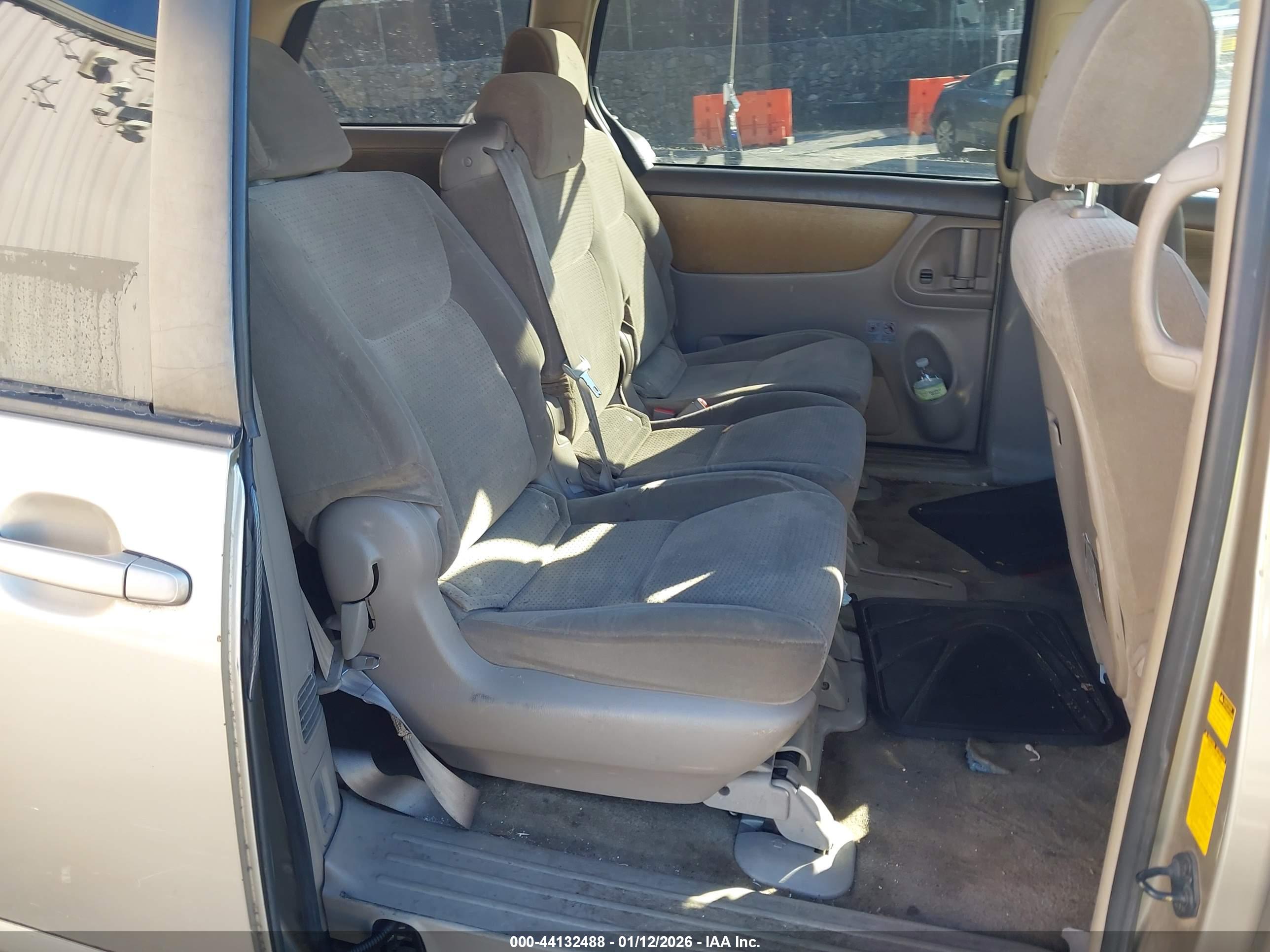 TOYOTA SIENNA image 8