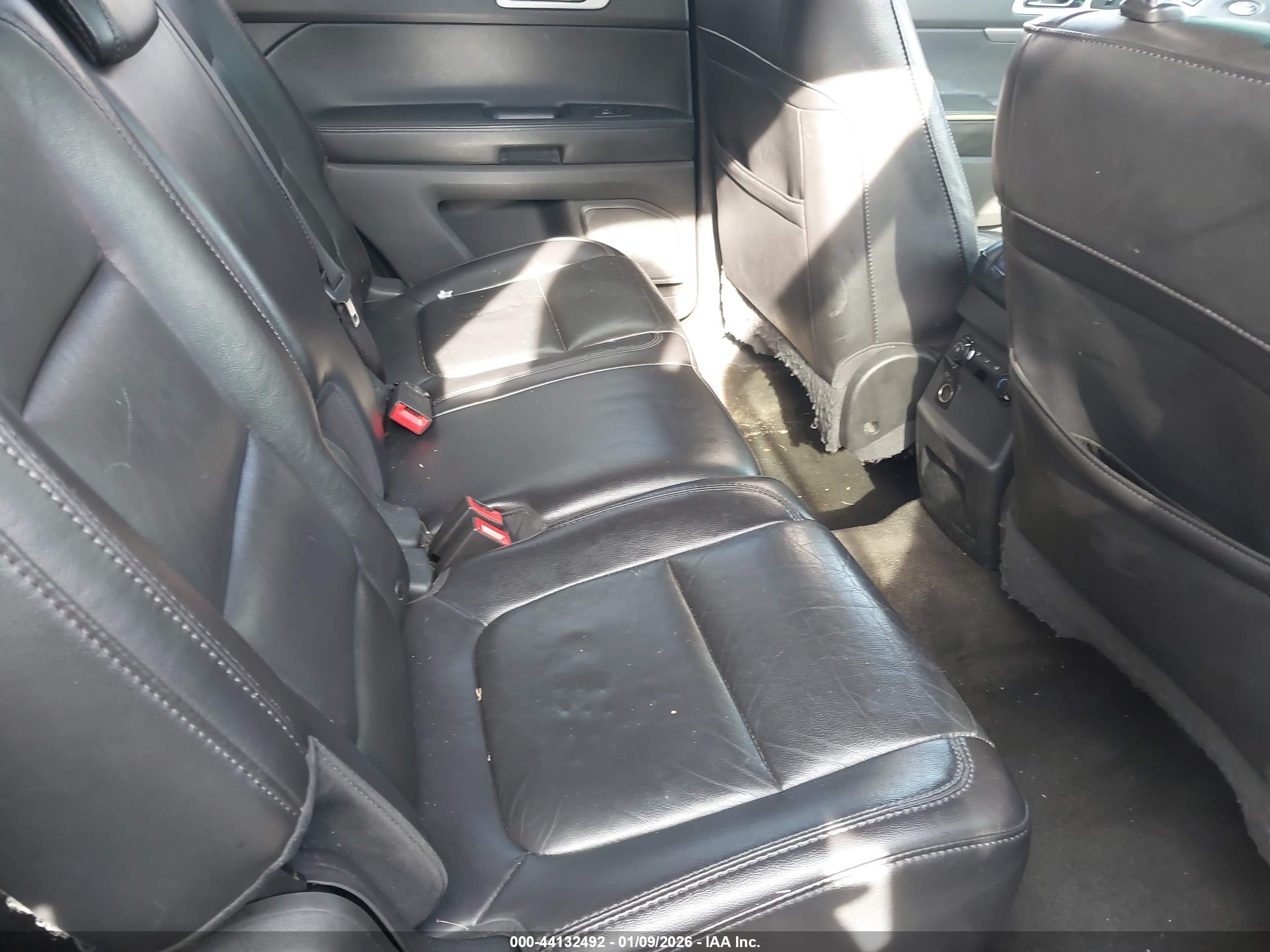 FORD EXPLORER image 8