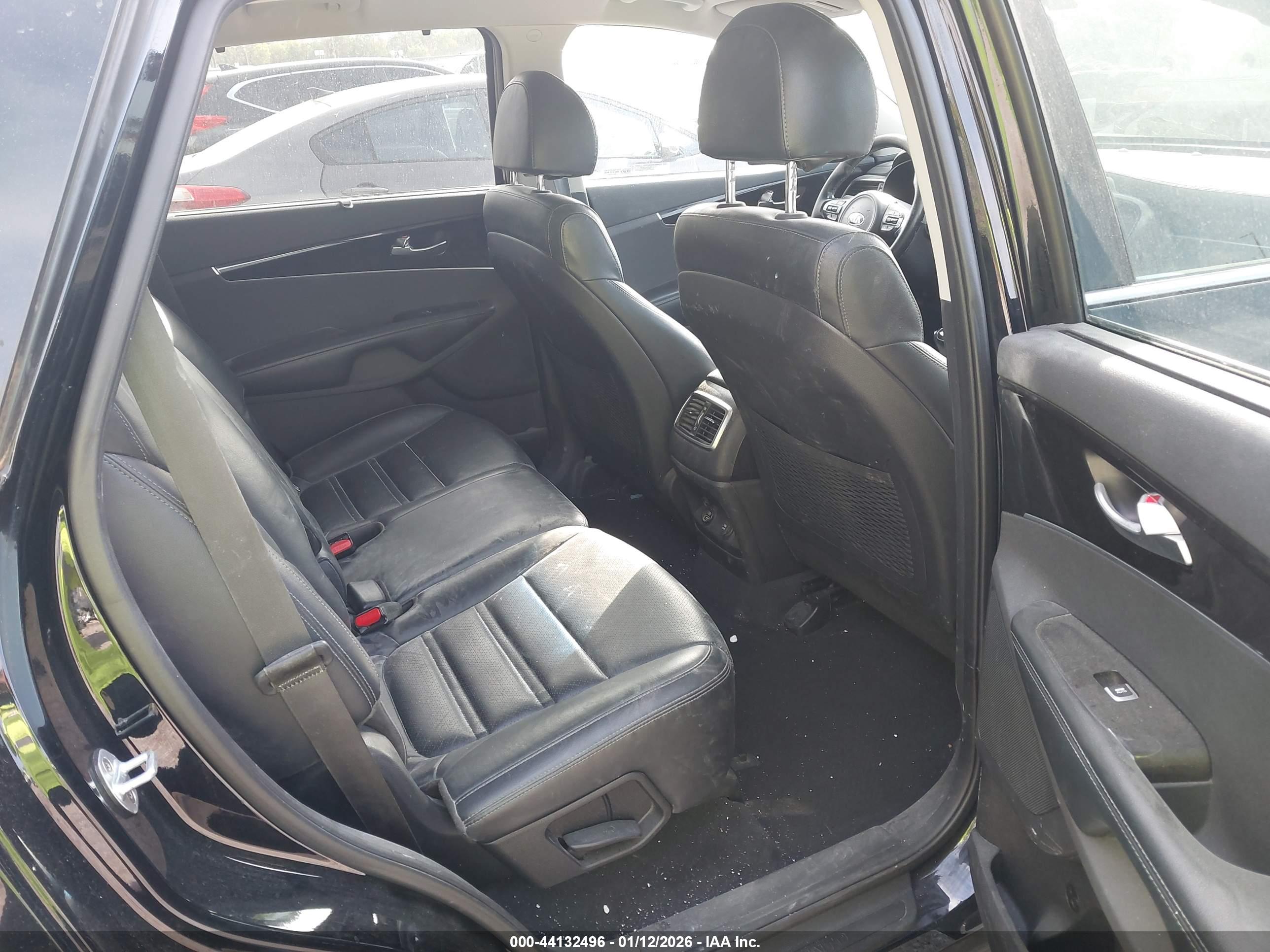 KIA SORENTO image 8