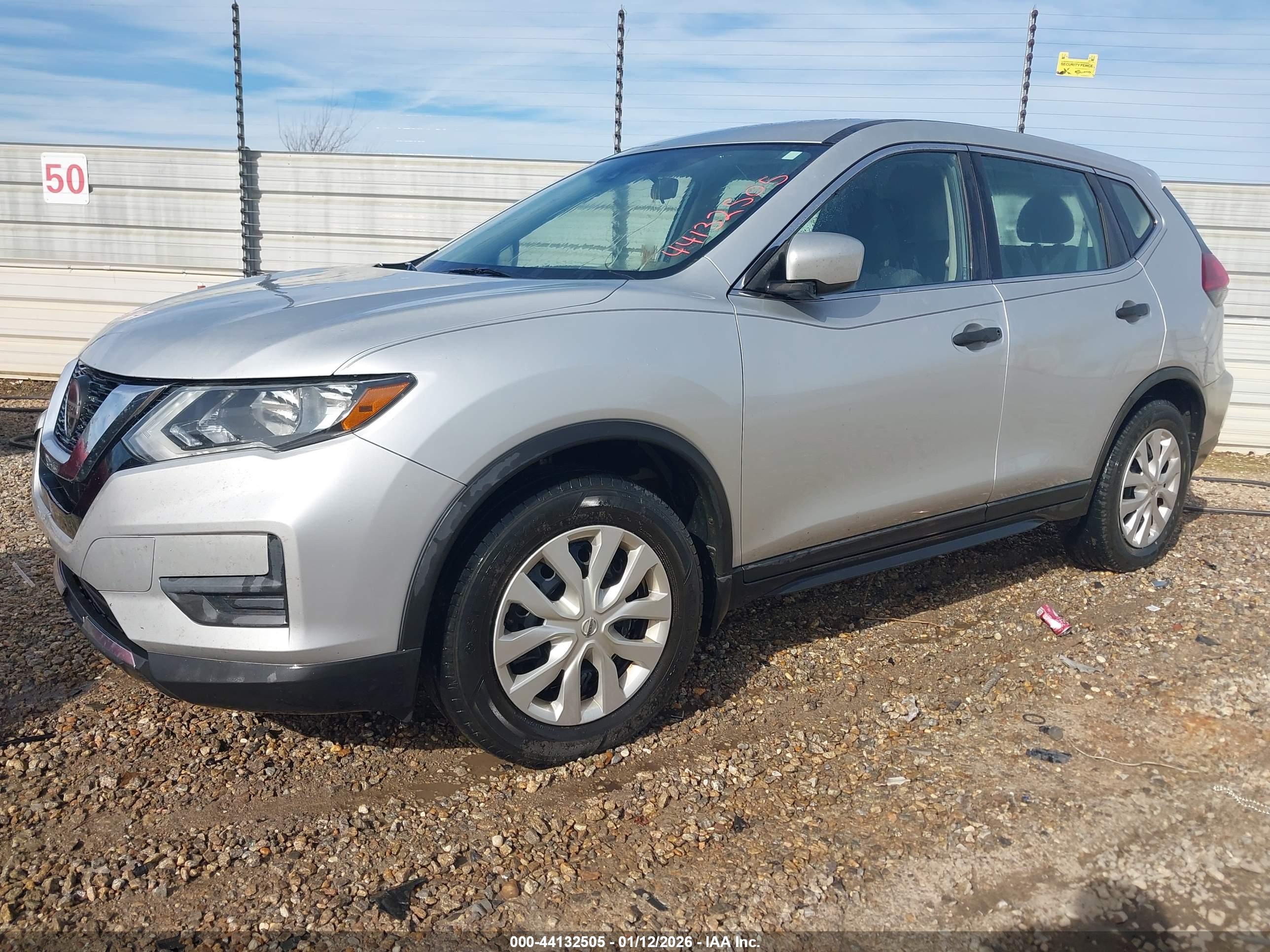NISSAN ROGUE image 2