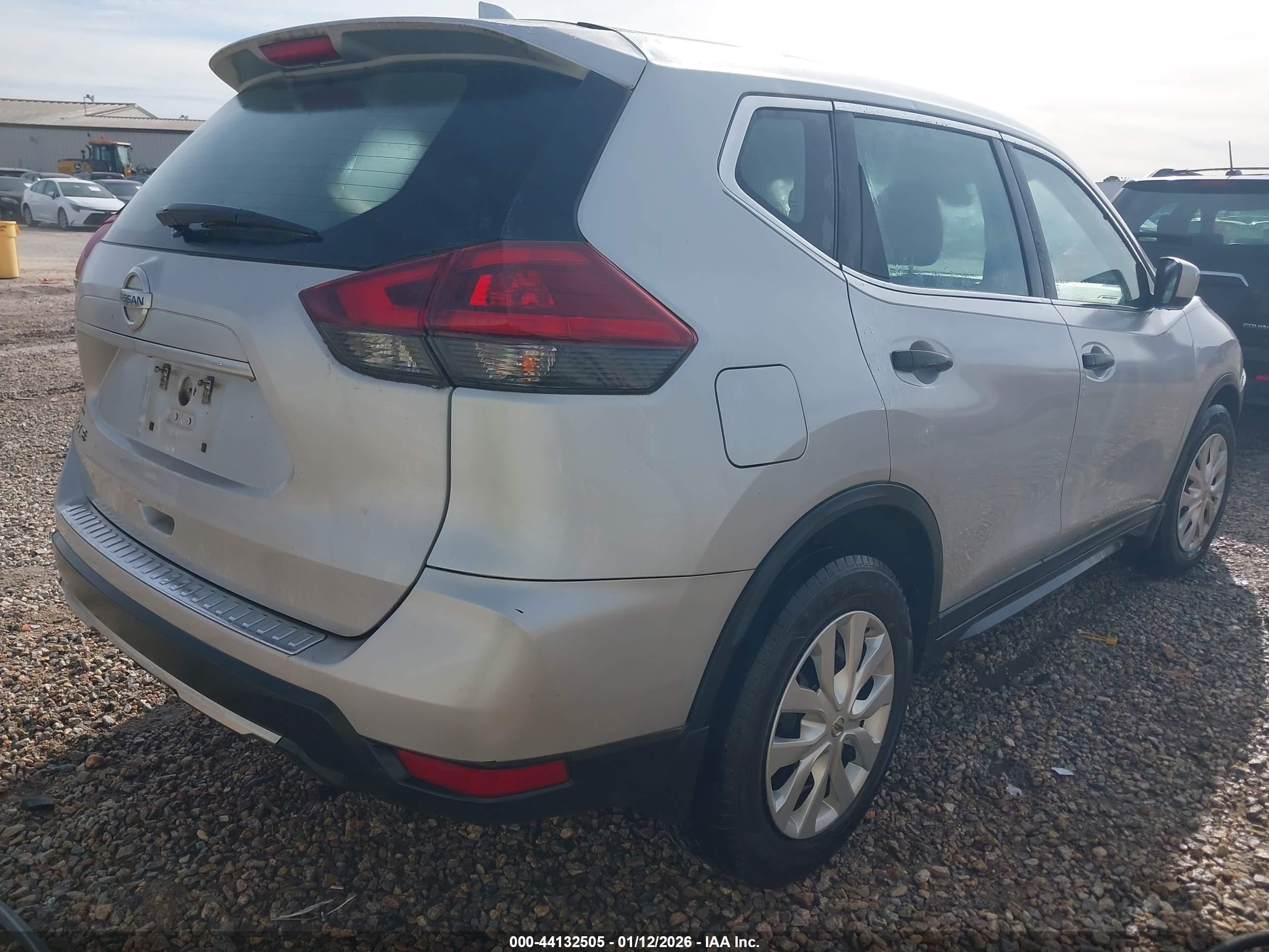 NISSAN ROGUE image 4