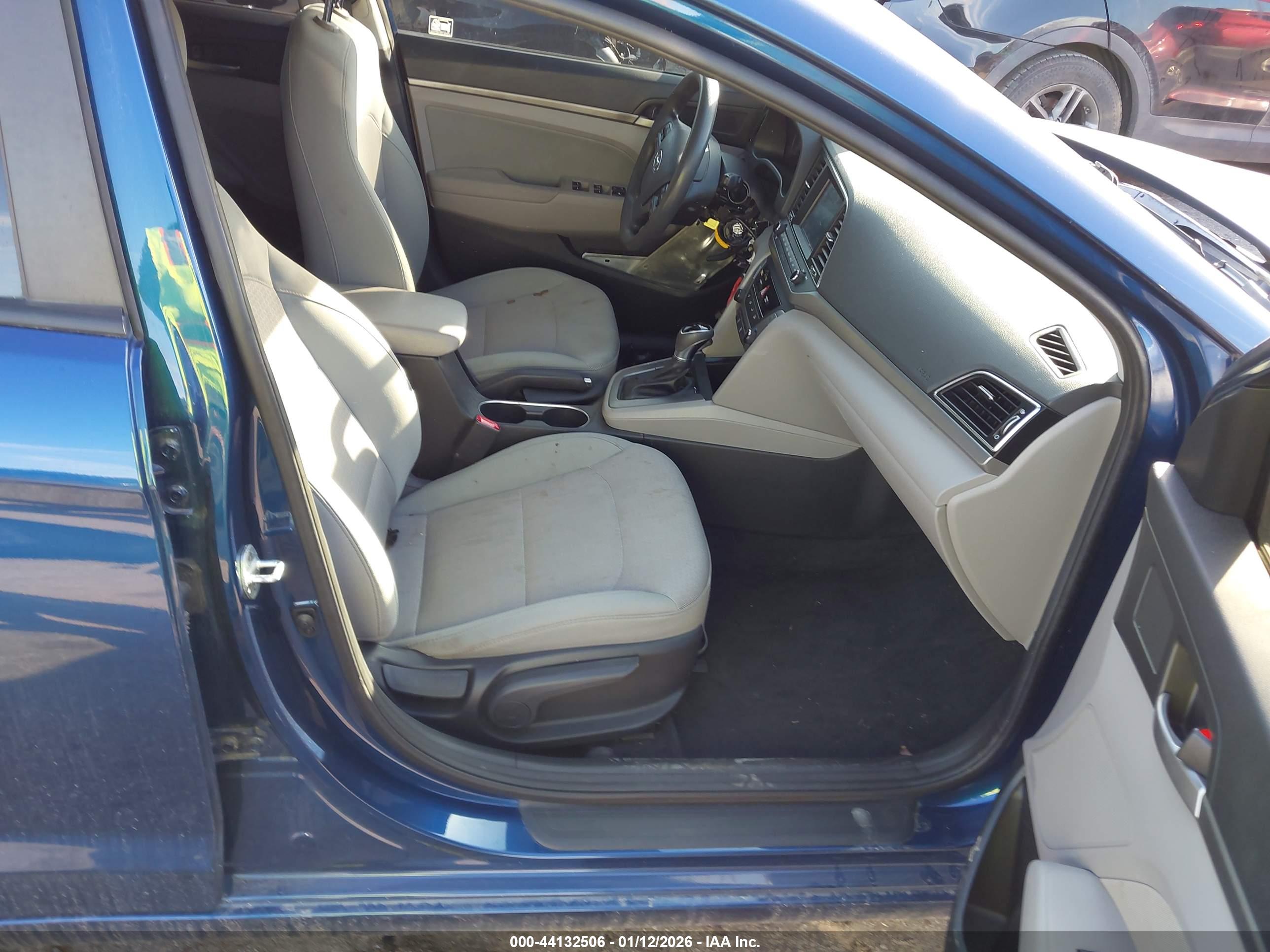 HYUNDAI ELANTRA image 5