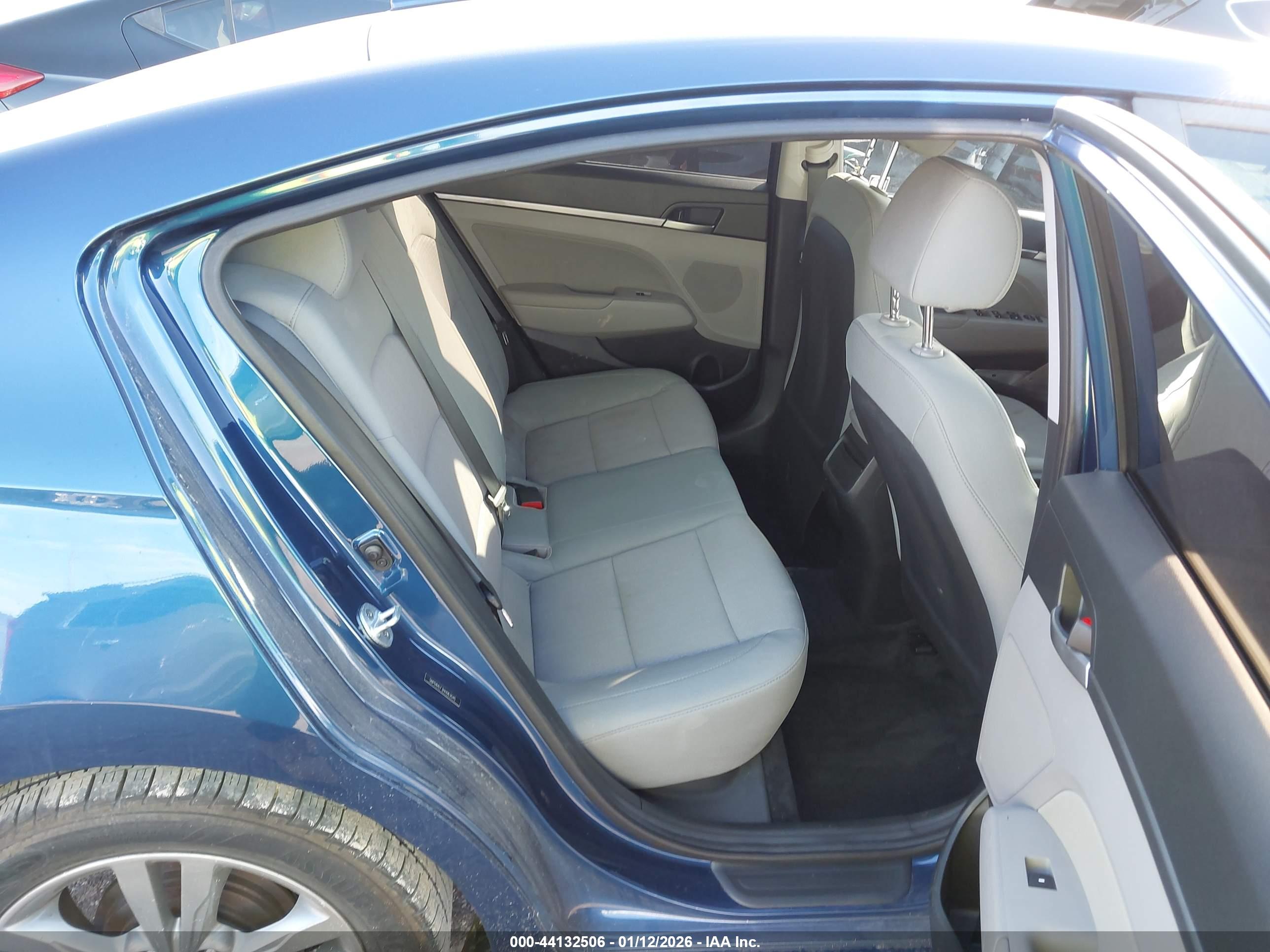 HYUNDAI ELANTRA image 8
