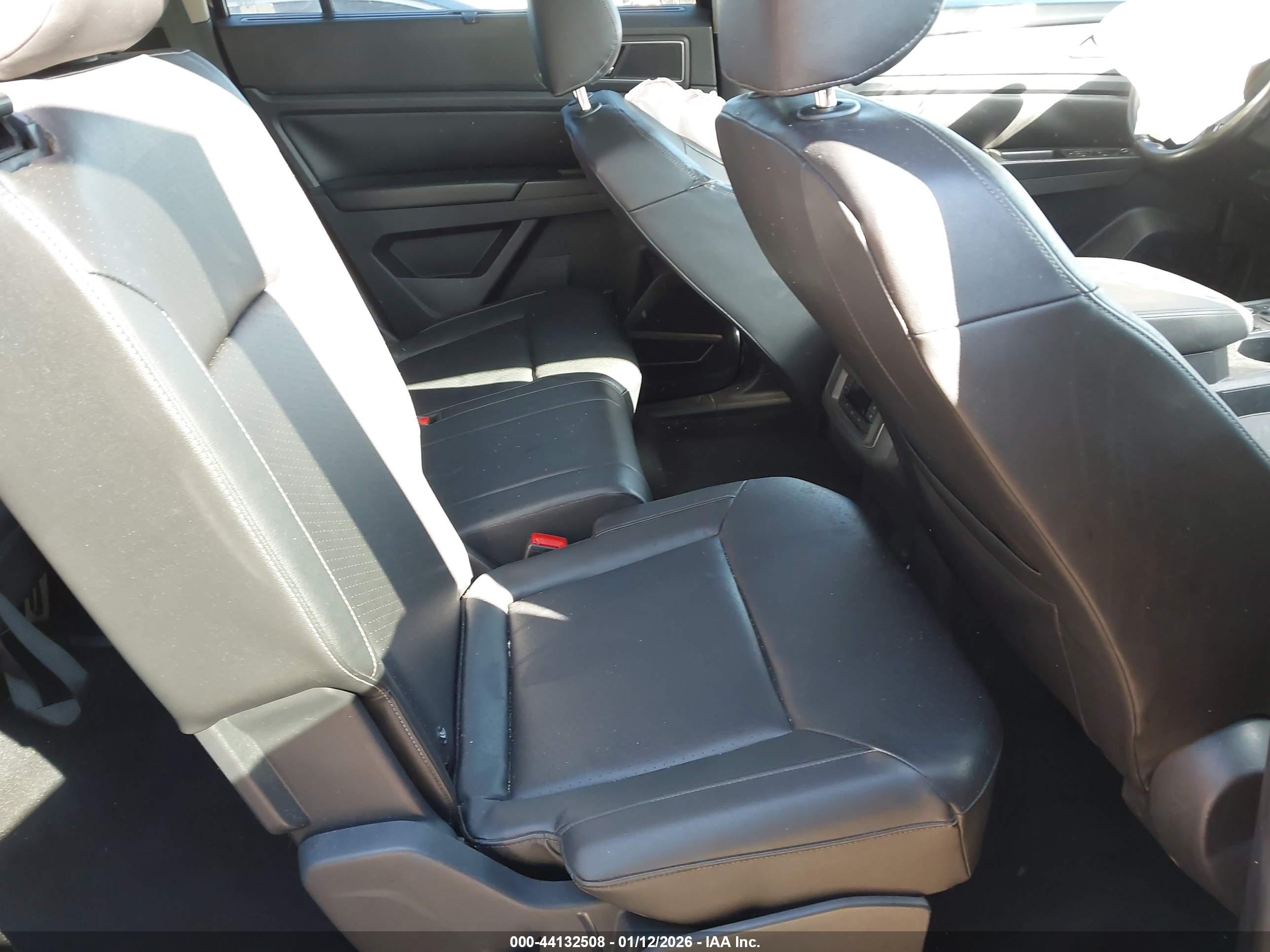 VOLKSWAGEN ATLAS image 8