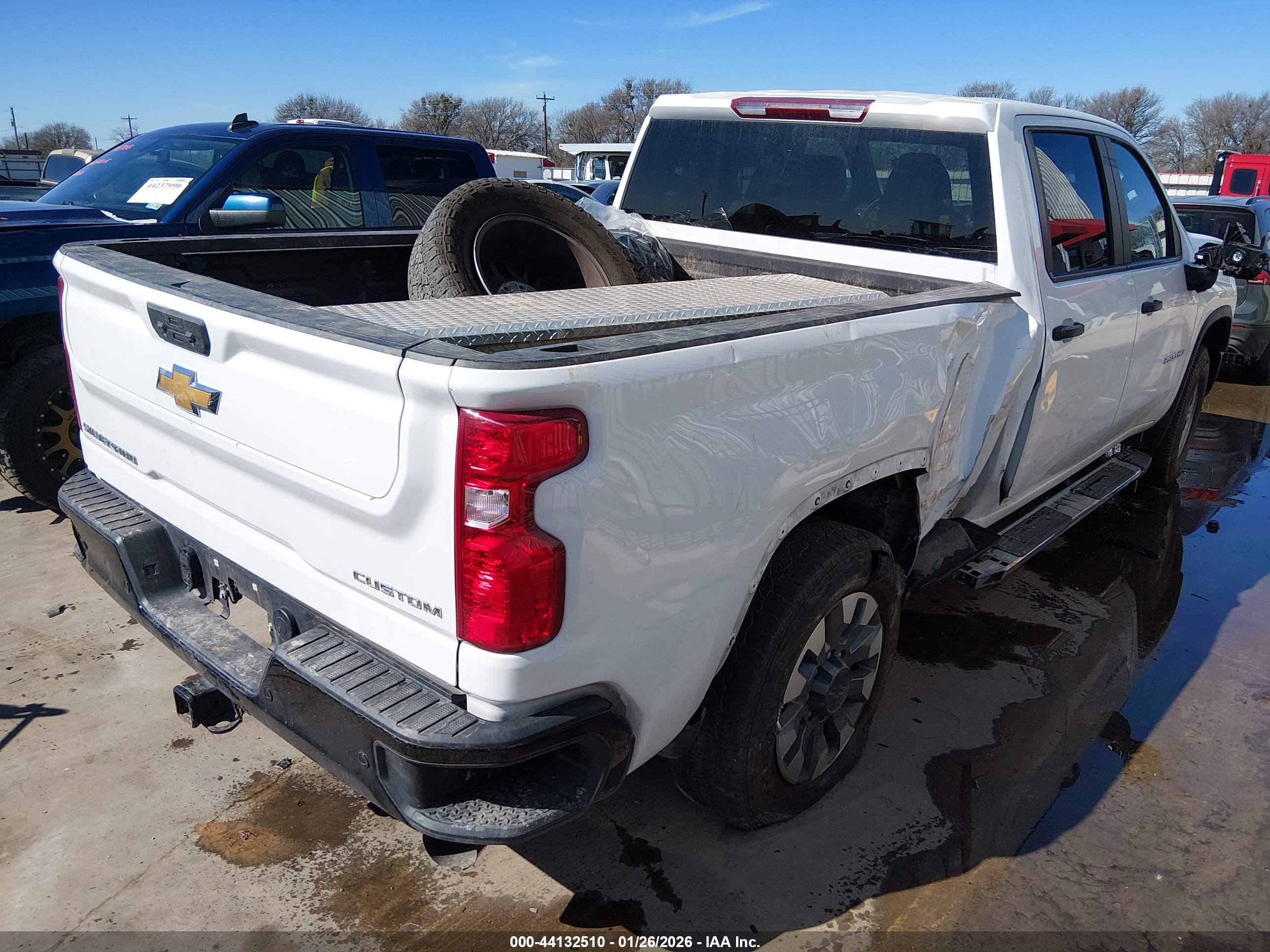CHEVROLET SILVERADO image 4