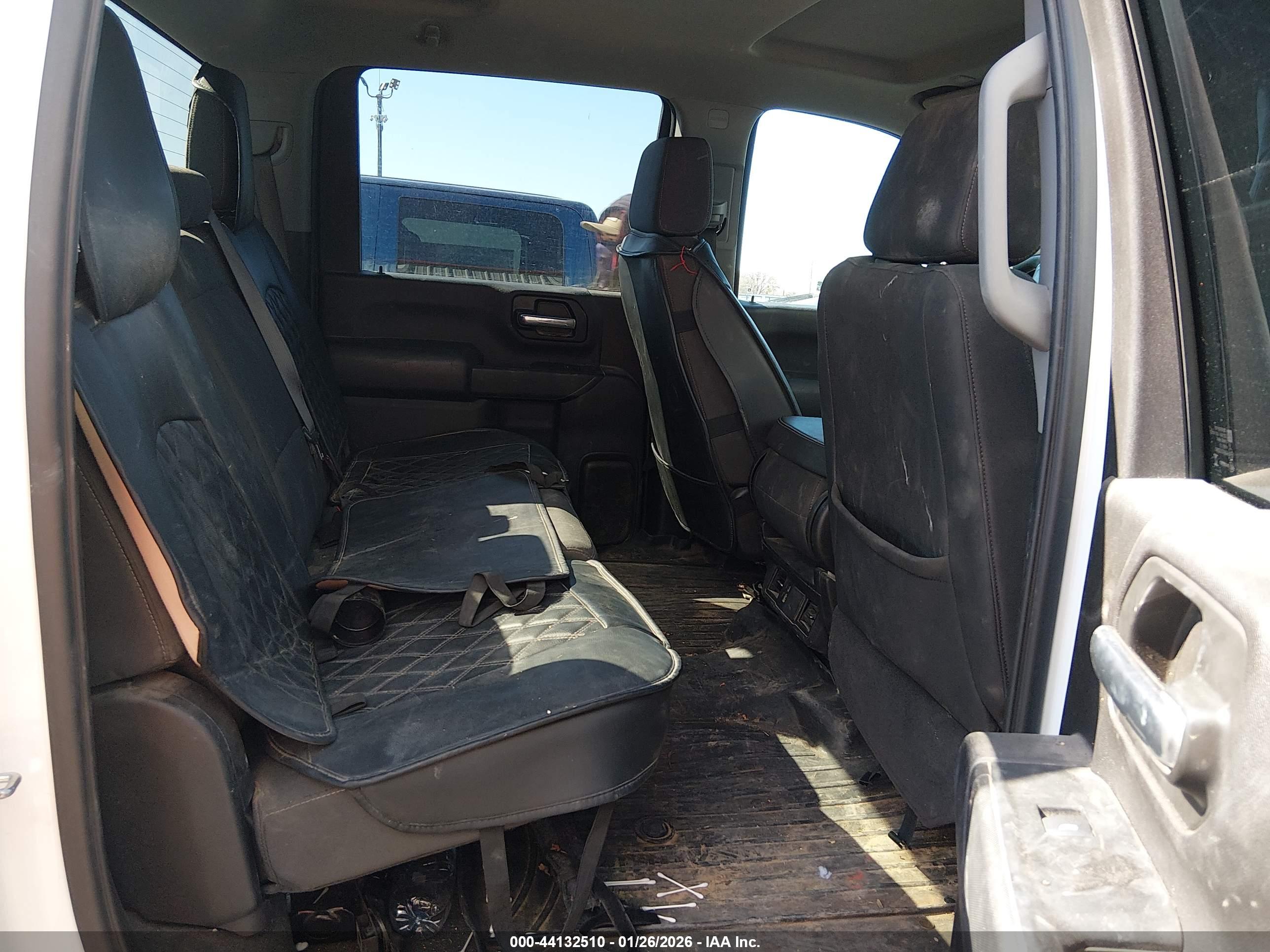 CHEVROLET SILVERADO image 8