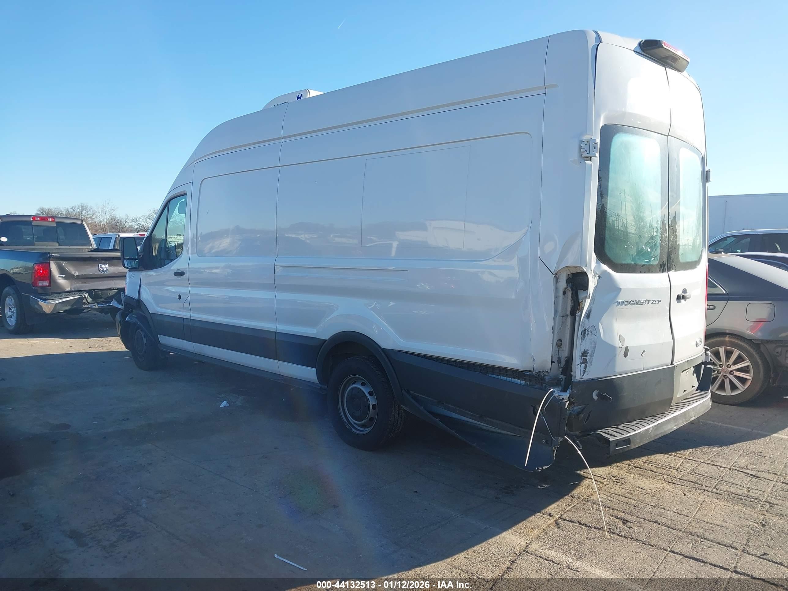 FORD TRANSIT-250 image 3