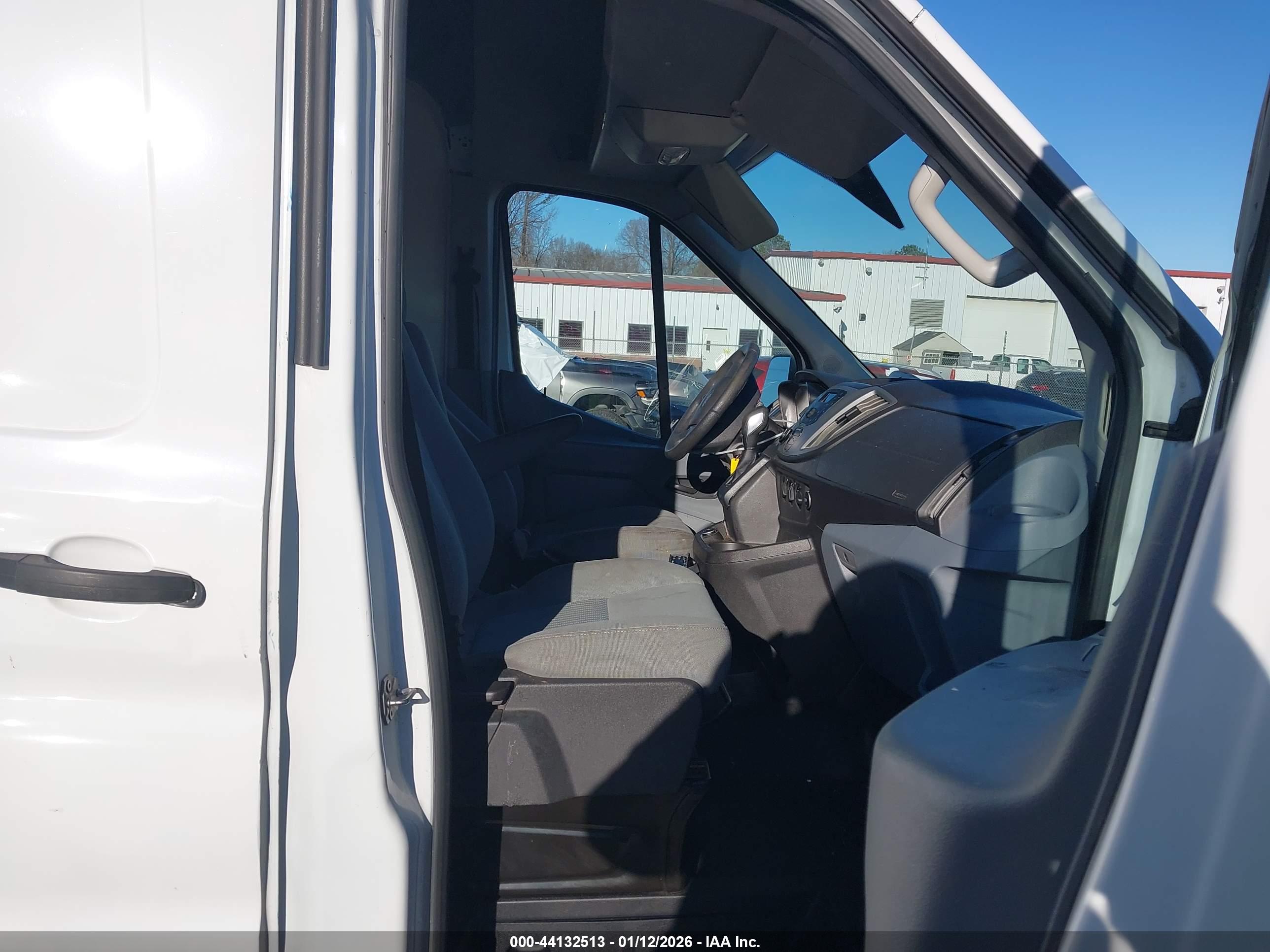 FORD TRANSIT-250 image 5