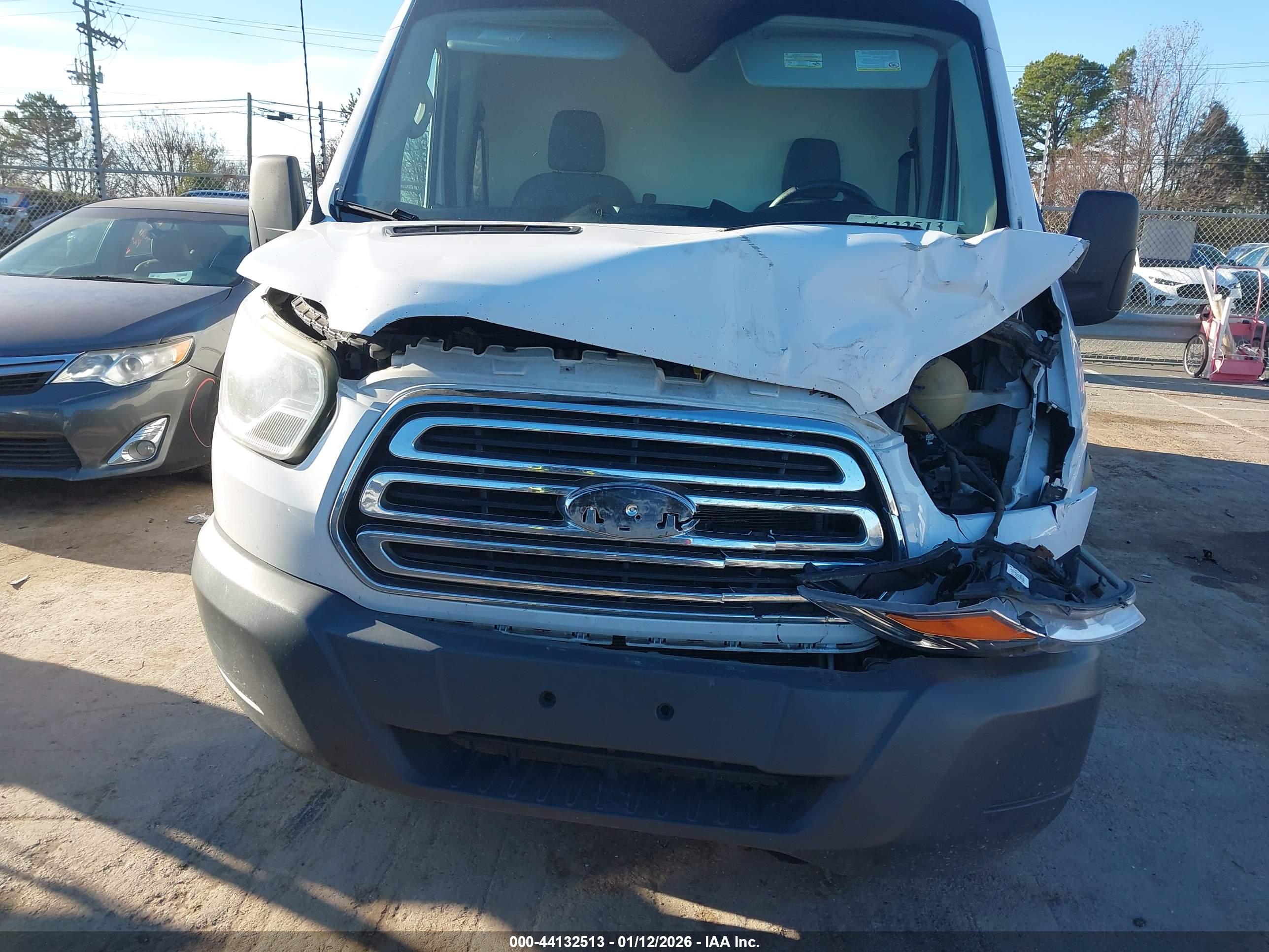 FORD TRANSIT-250 image 6