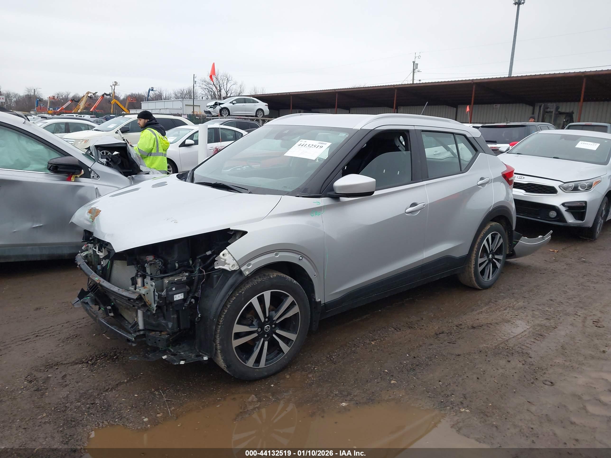 NISSAN KICKS image 2