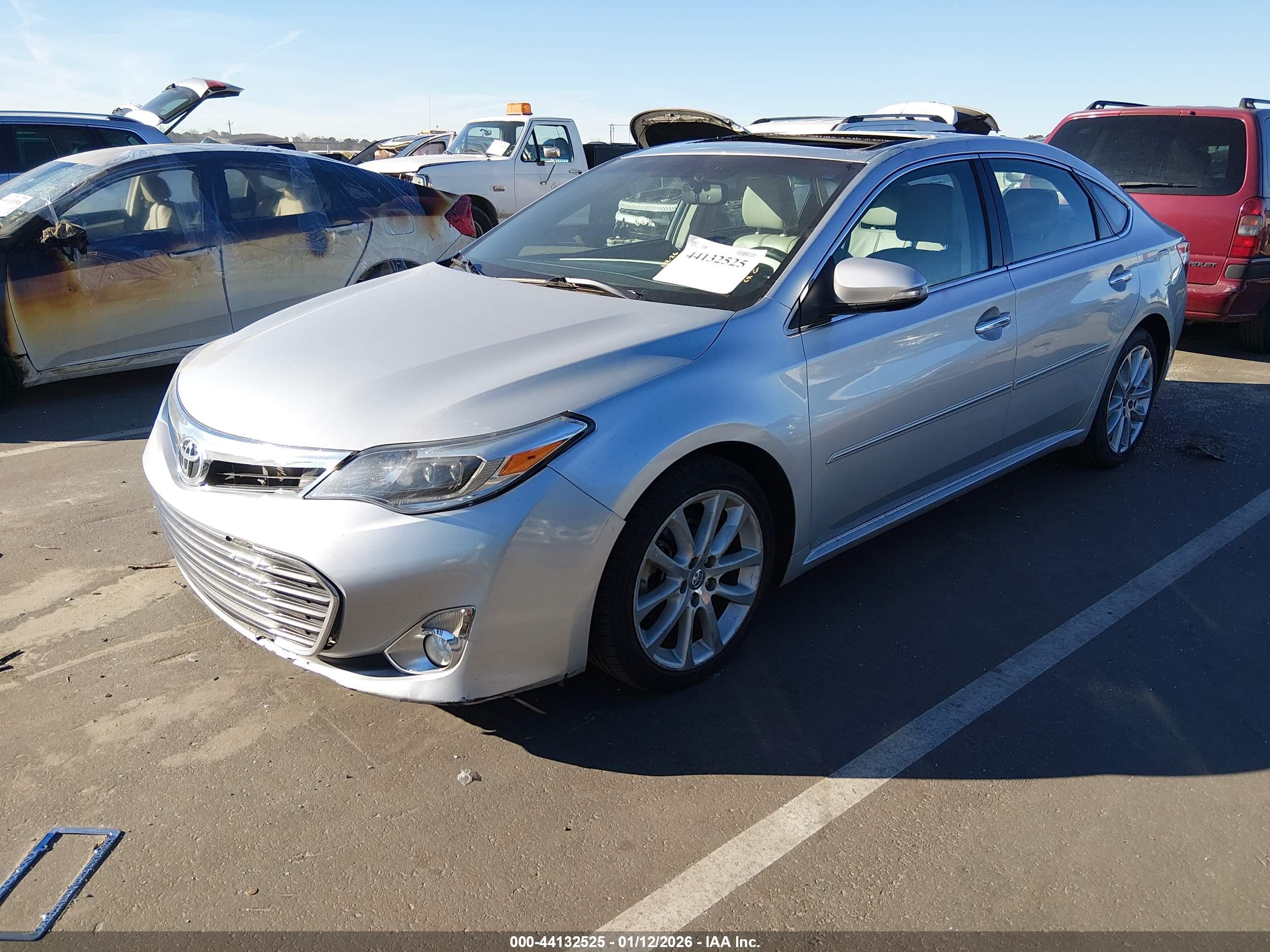 TOYOTA AVALON image 2