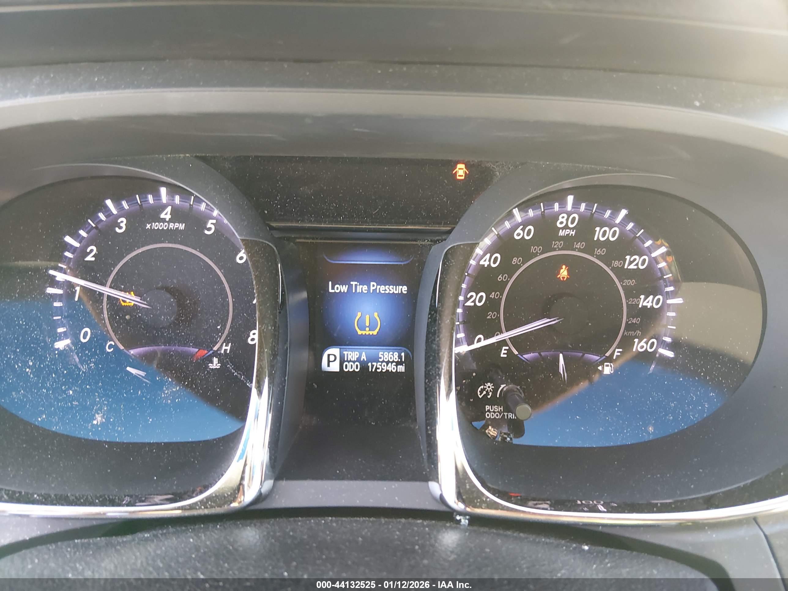TOYOTA AVALON image 7