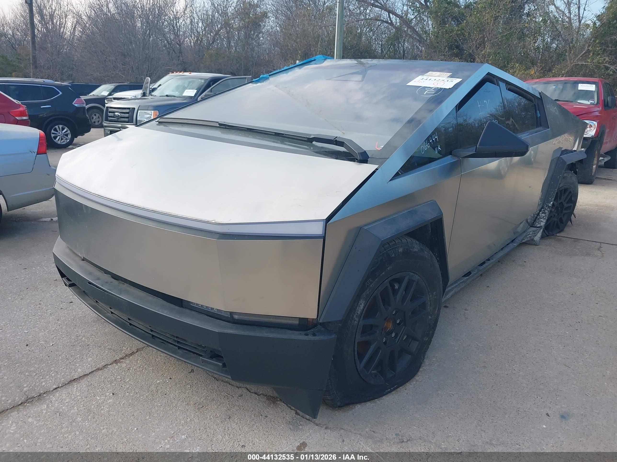 TESLA CYBERTRUCK image 2