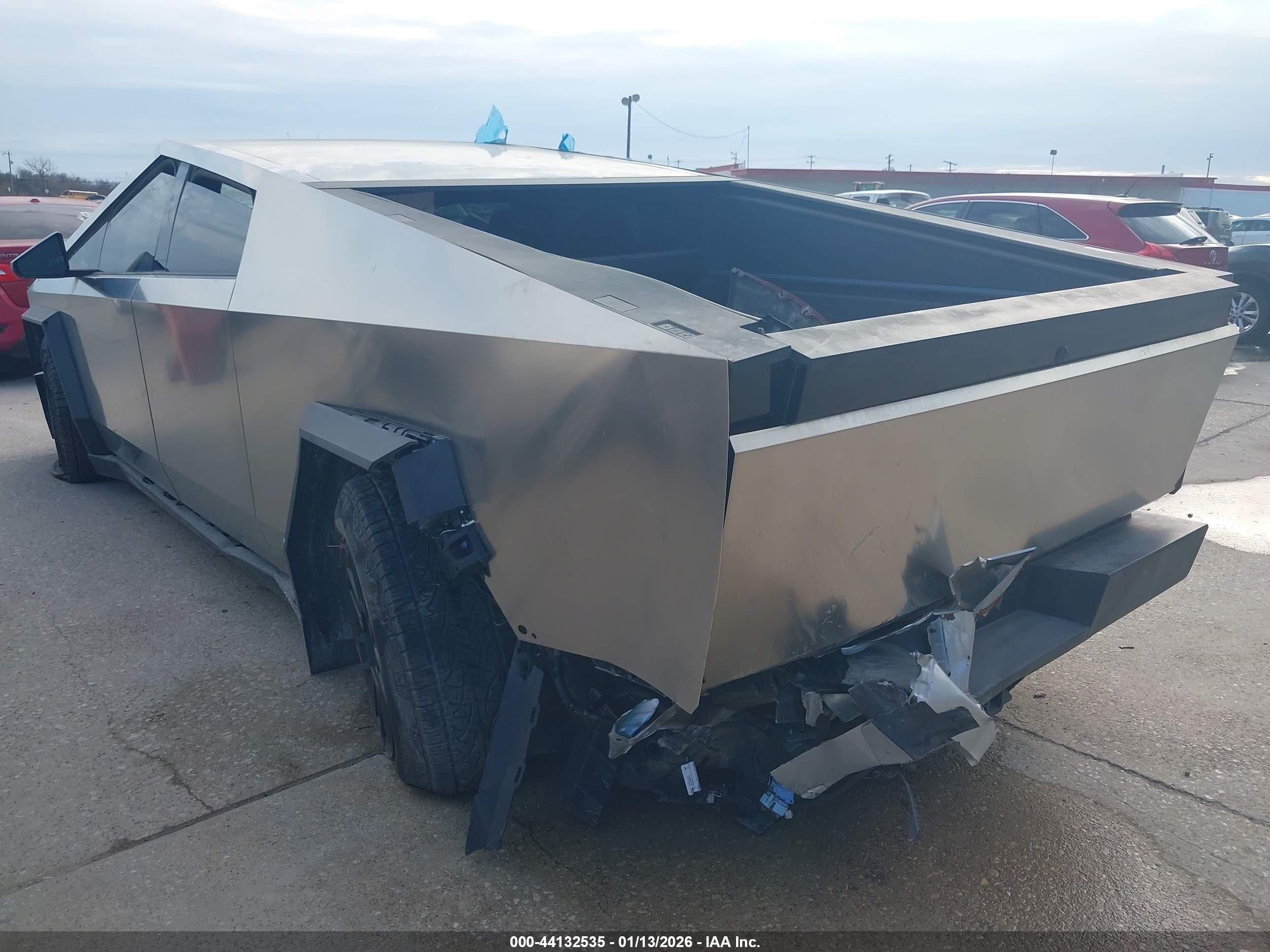 TESLA CYBERTRUCK image 3