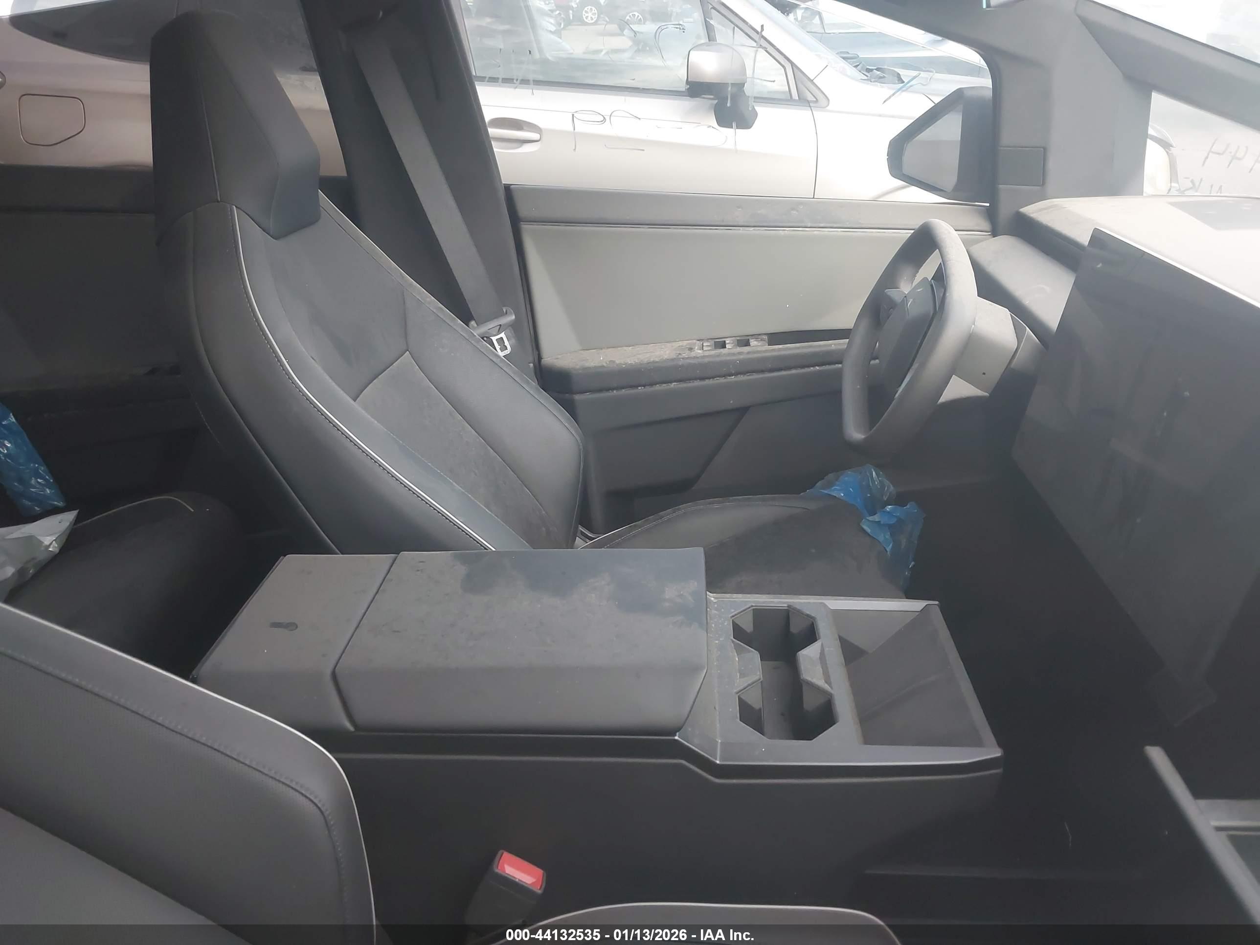 TESLA CYBERTRUCK image 5