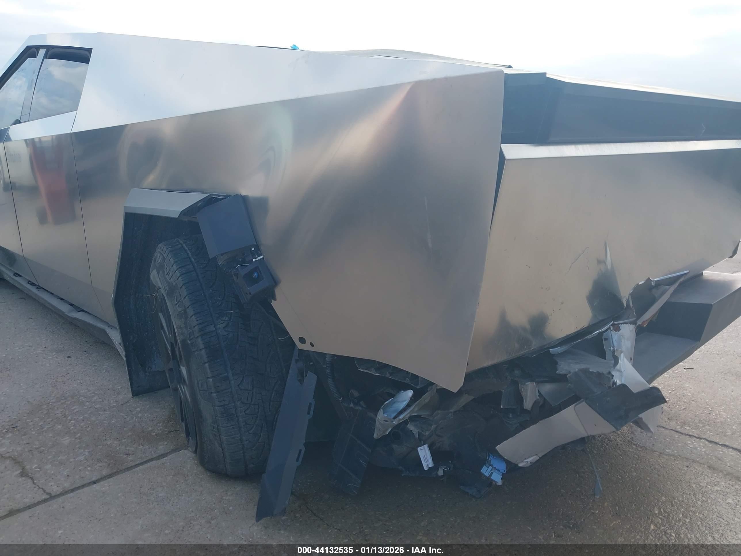 TESLA CYBERTRUCK image 6