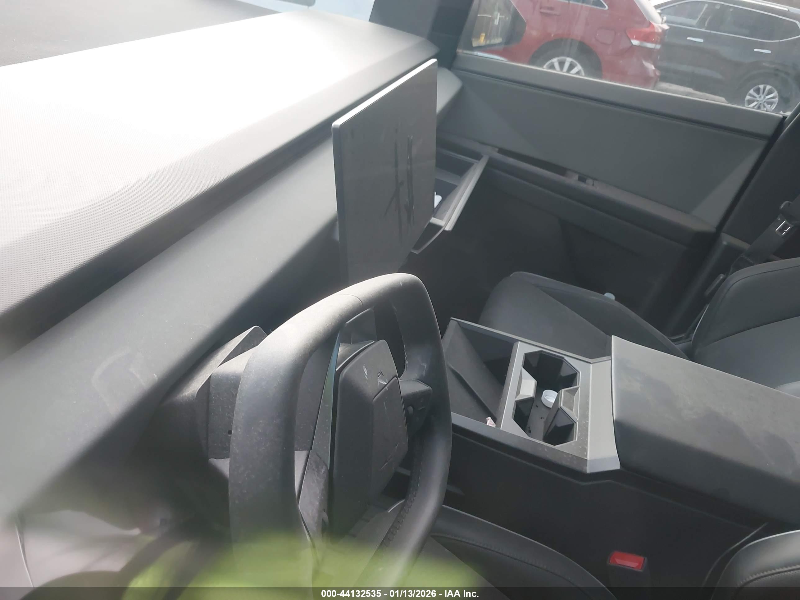 TESLA CYBERTRUCK image 7