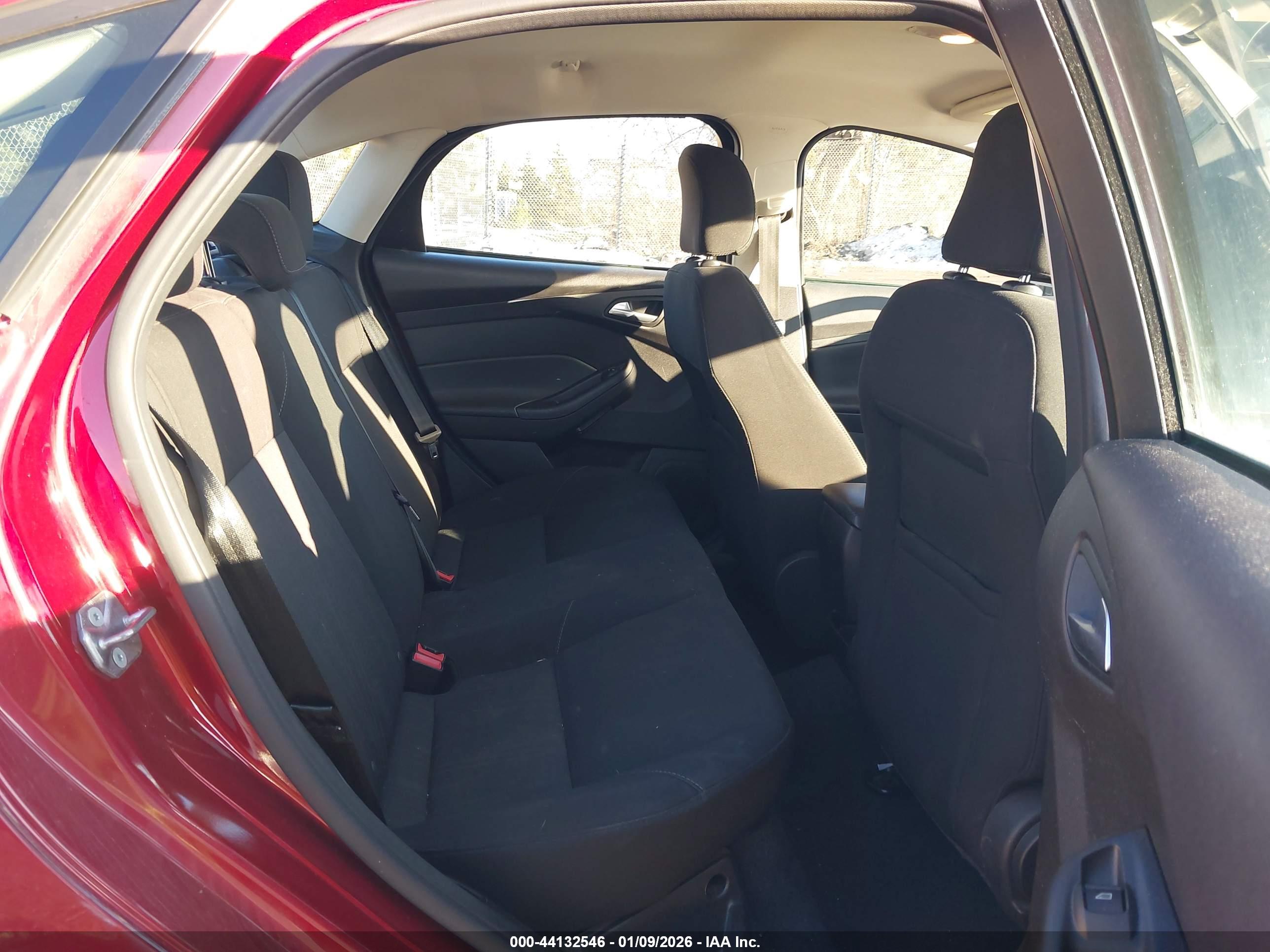 FORD FOCUS image 8