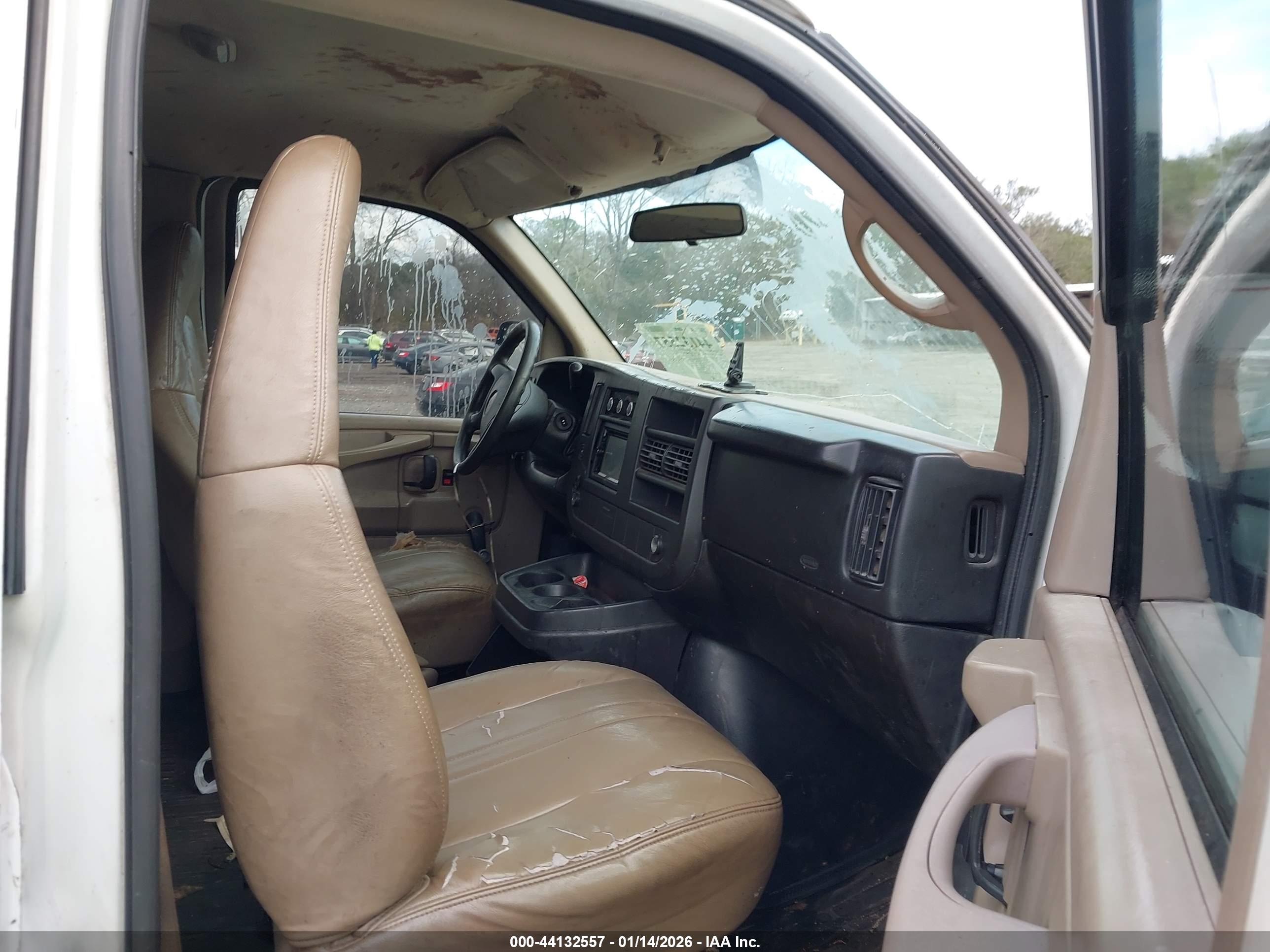 CHEVROLET EXPRESS image 5