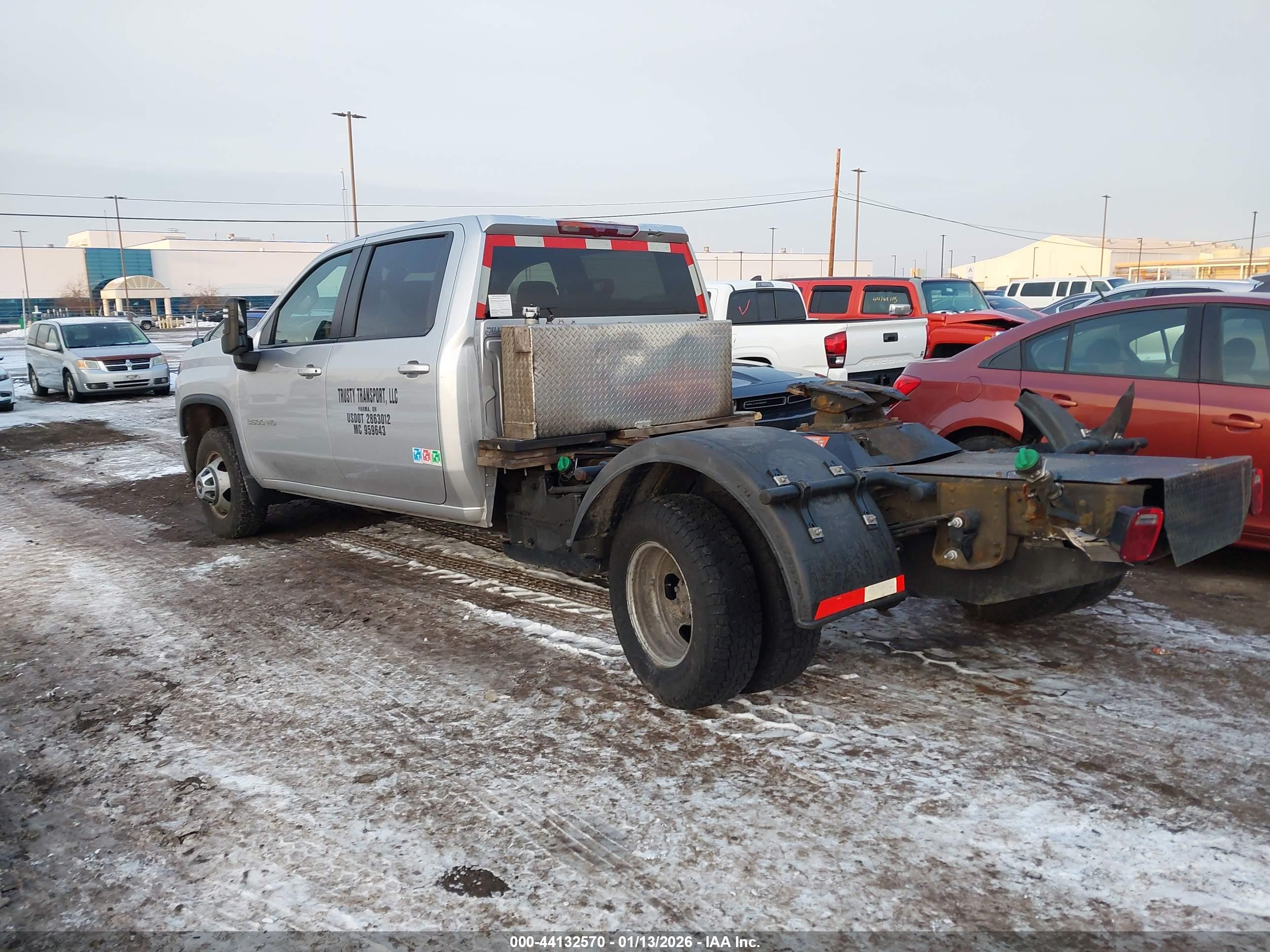 CHEVROLET SILVERADO image 3