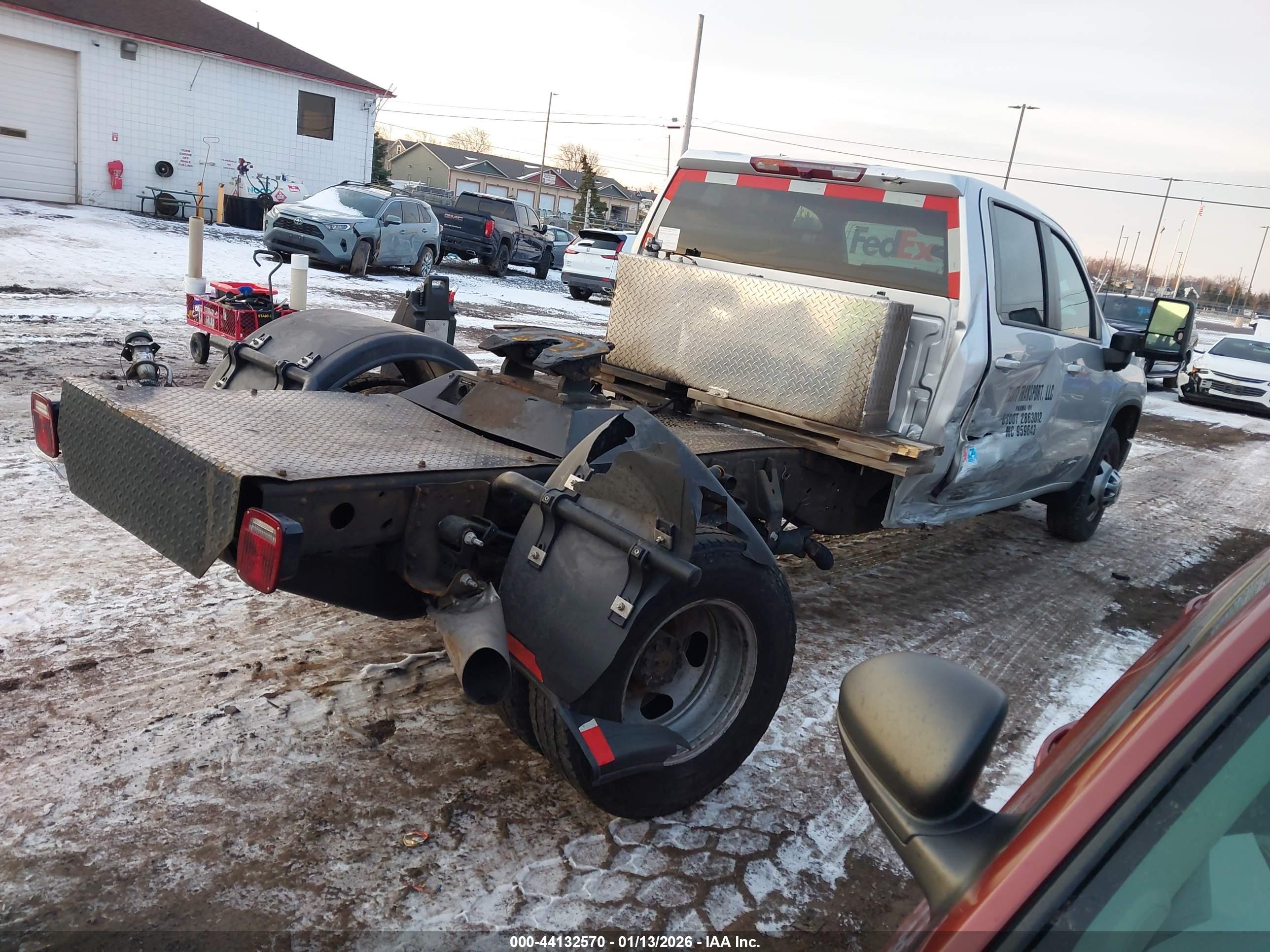 CHEVROLET SILVERADO image 4