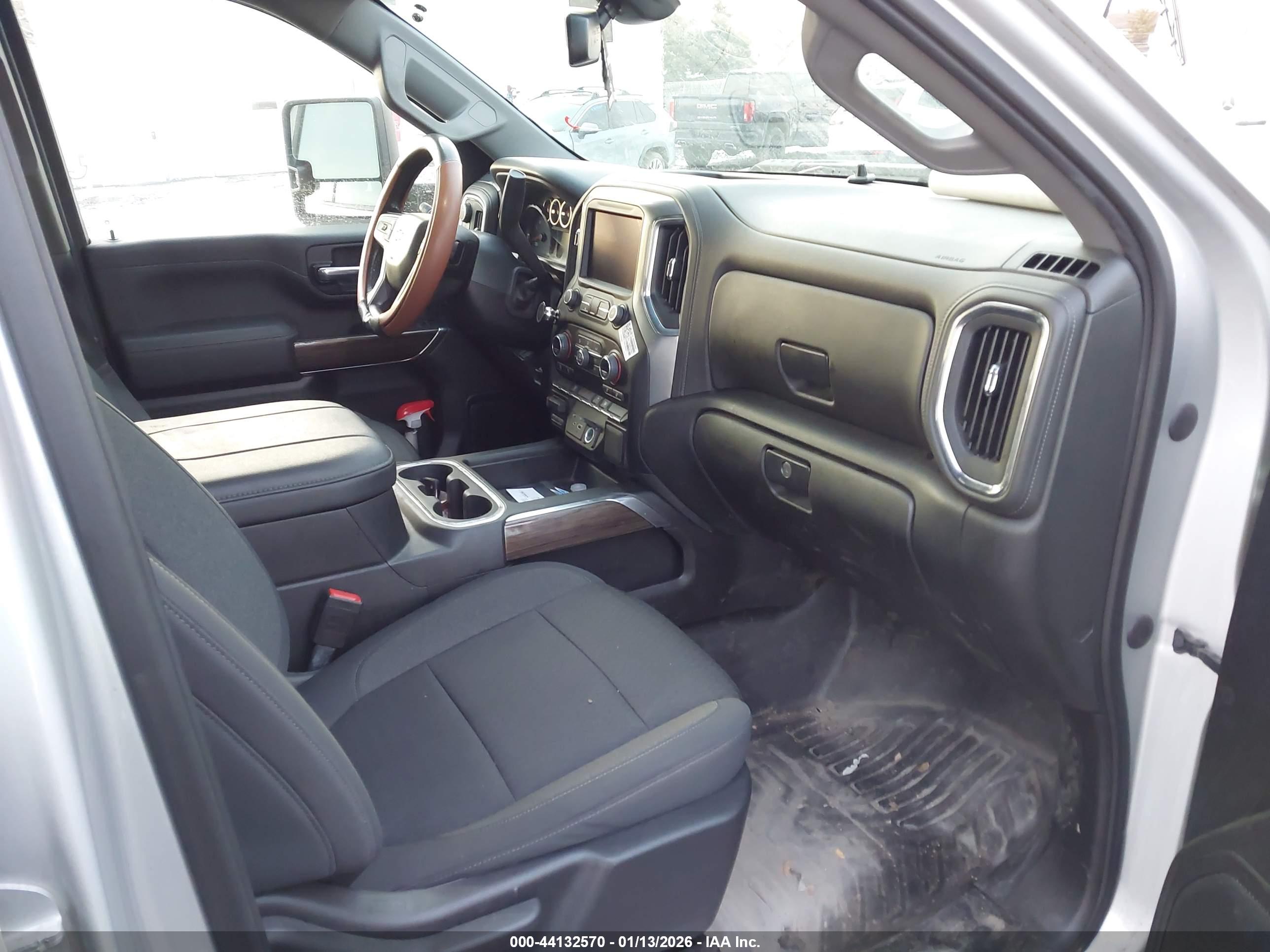 CHEVROLET SILVERADO image 5