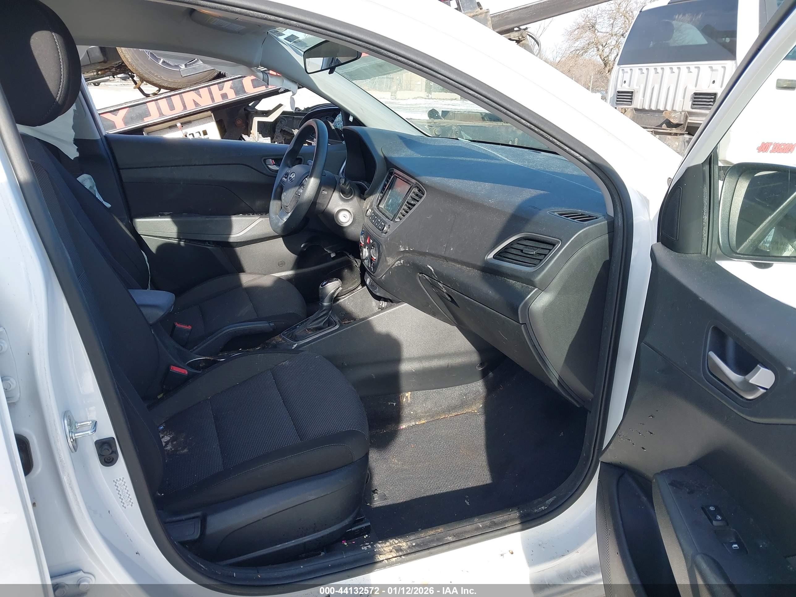 HYUNDAI ACCENT image 5