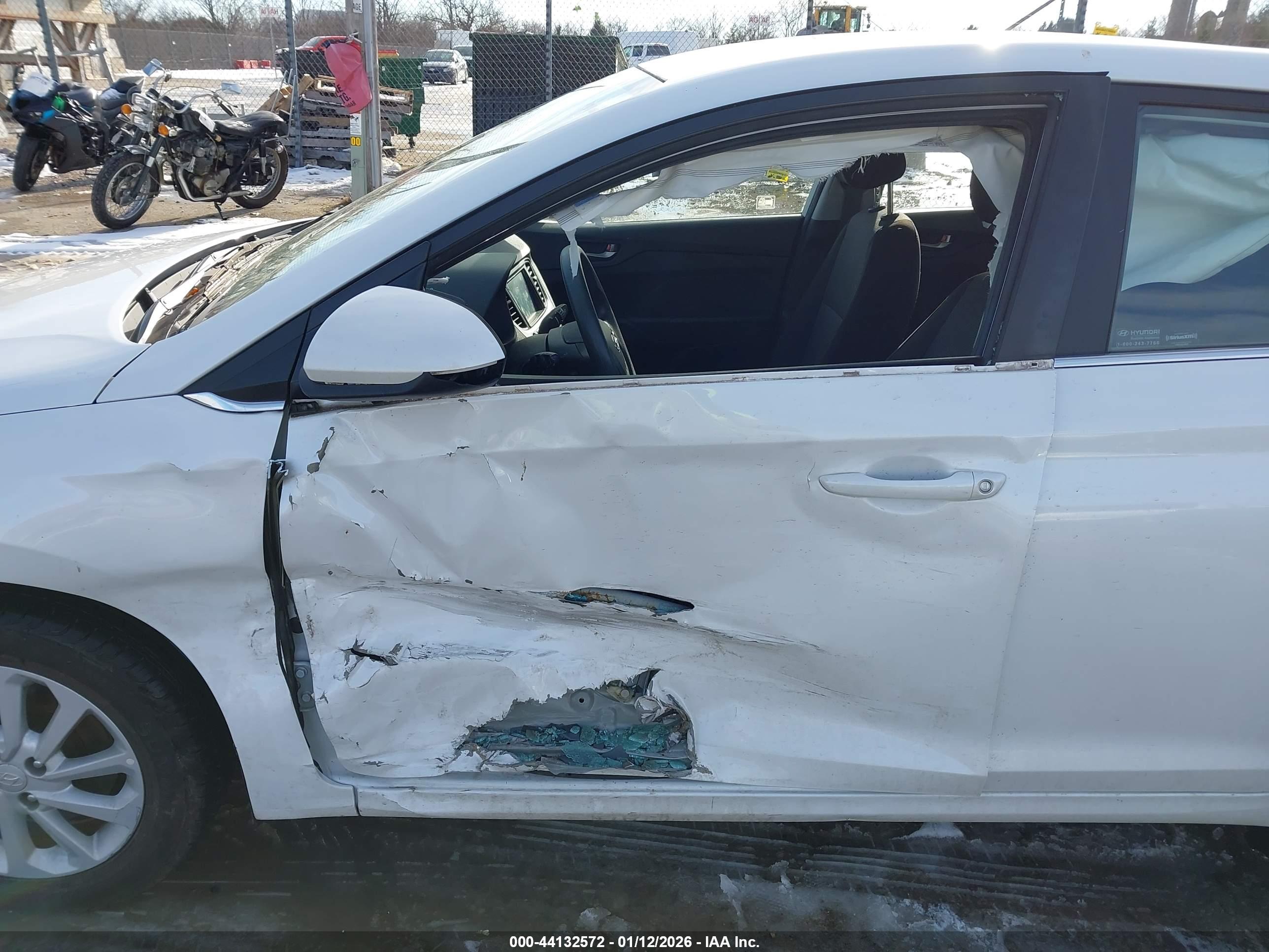 HYUNDAI ACCENT image 6