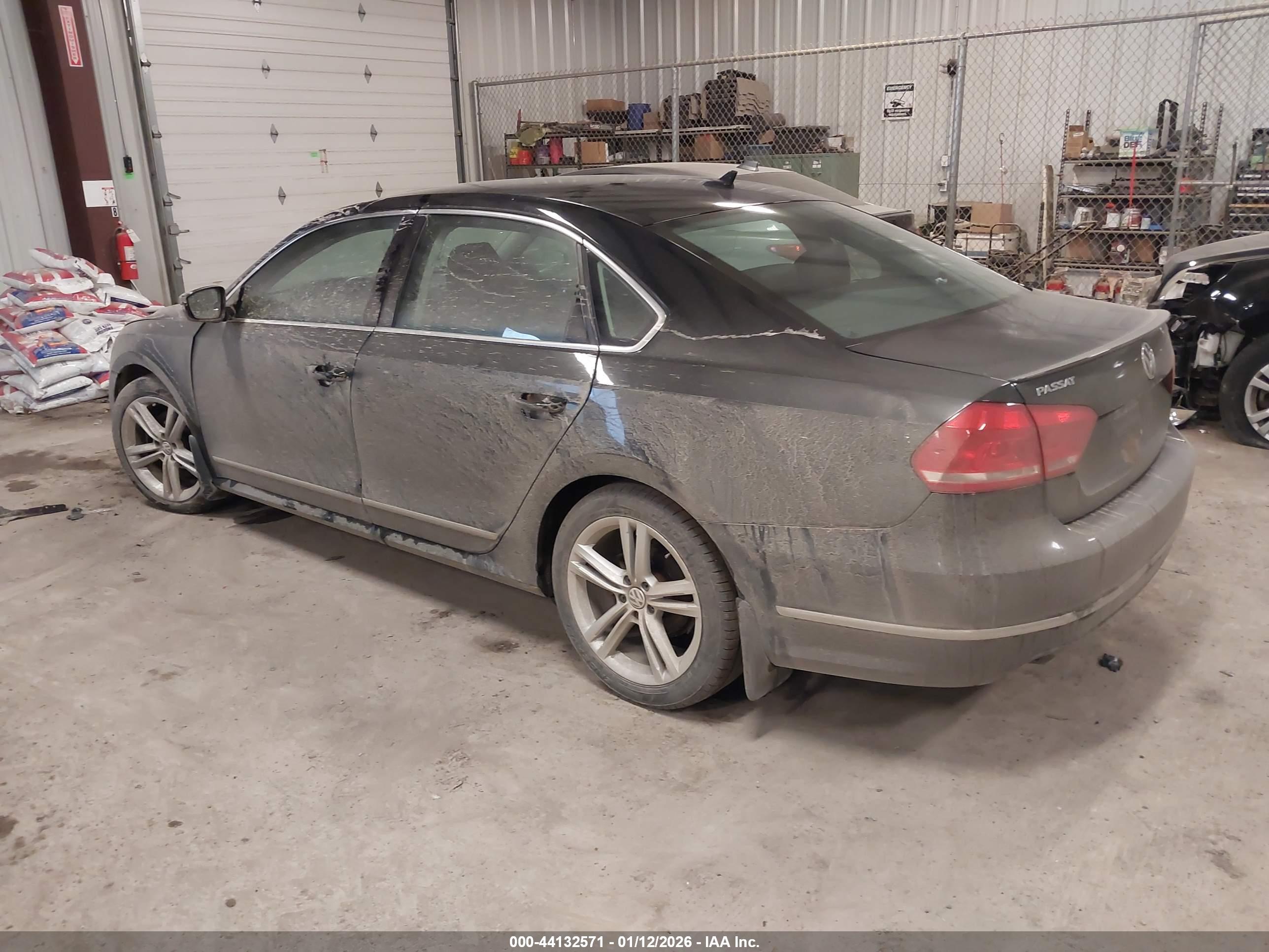 VOLKSWAGEN PASSAT image 3