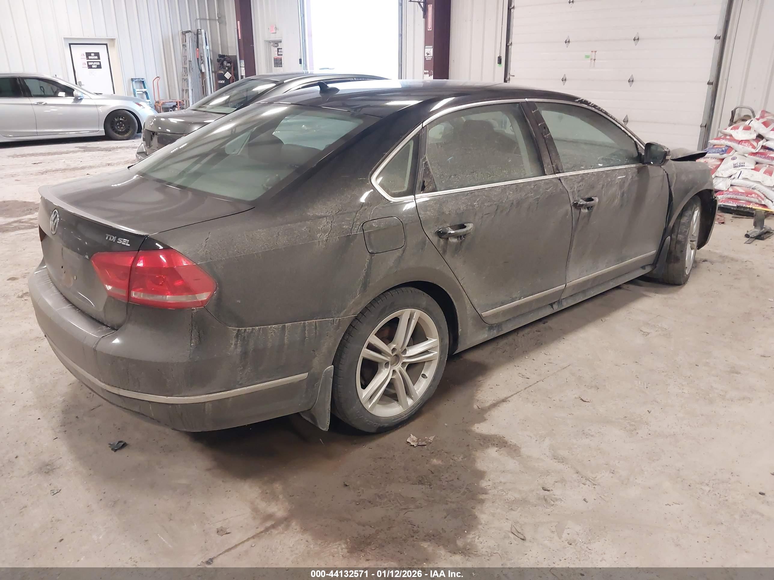 VOLKSWAGEN PASSAT image 4