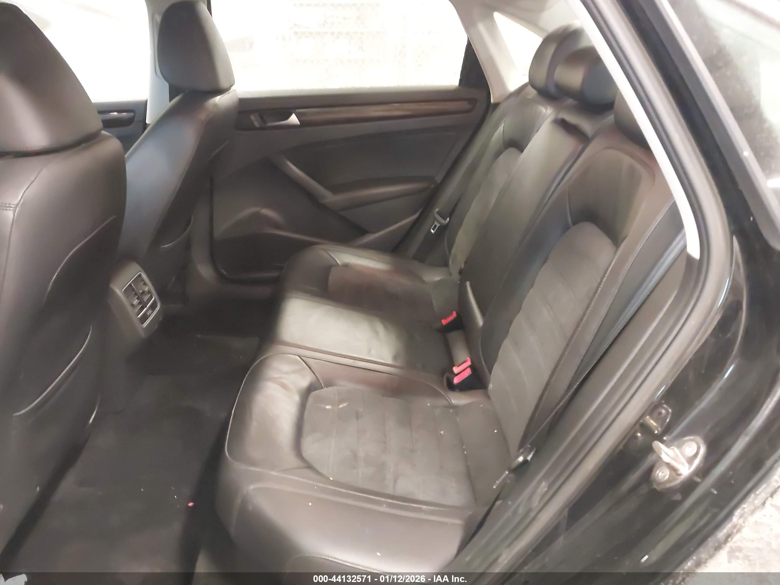 VOLKSWAGEN PASSAT image 8